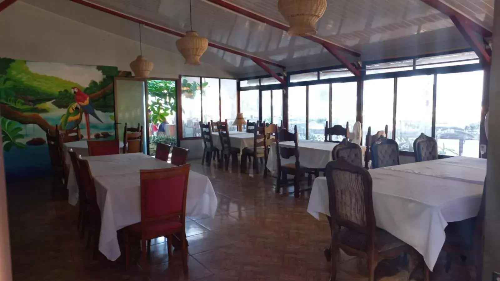 Restaurant/Places to Eat in Hotel la Cueva Limon