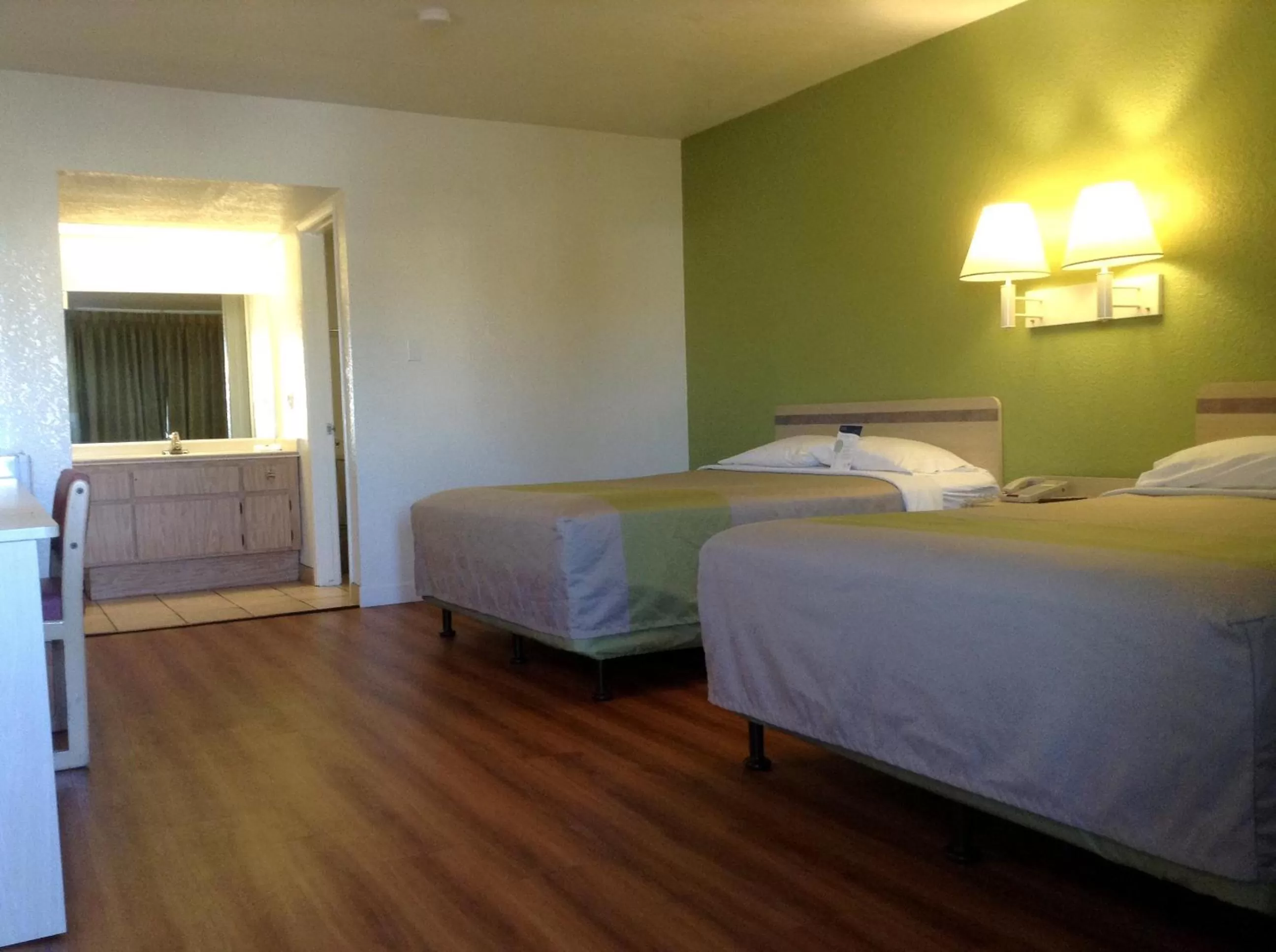 Bedroom, Bed in Motel 6 Hemet