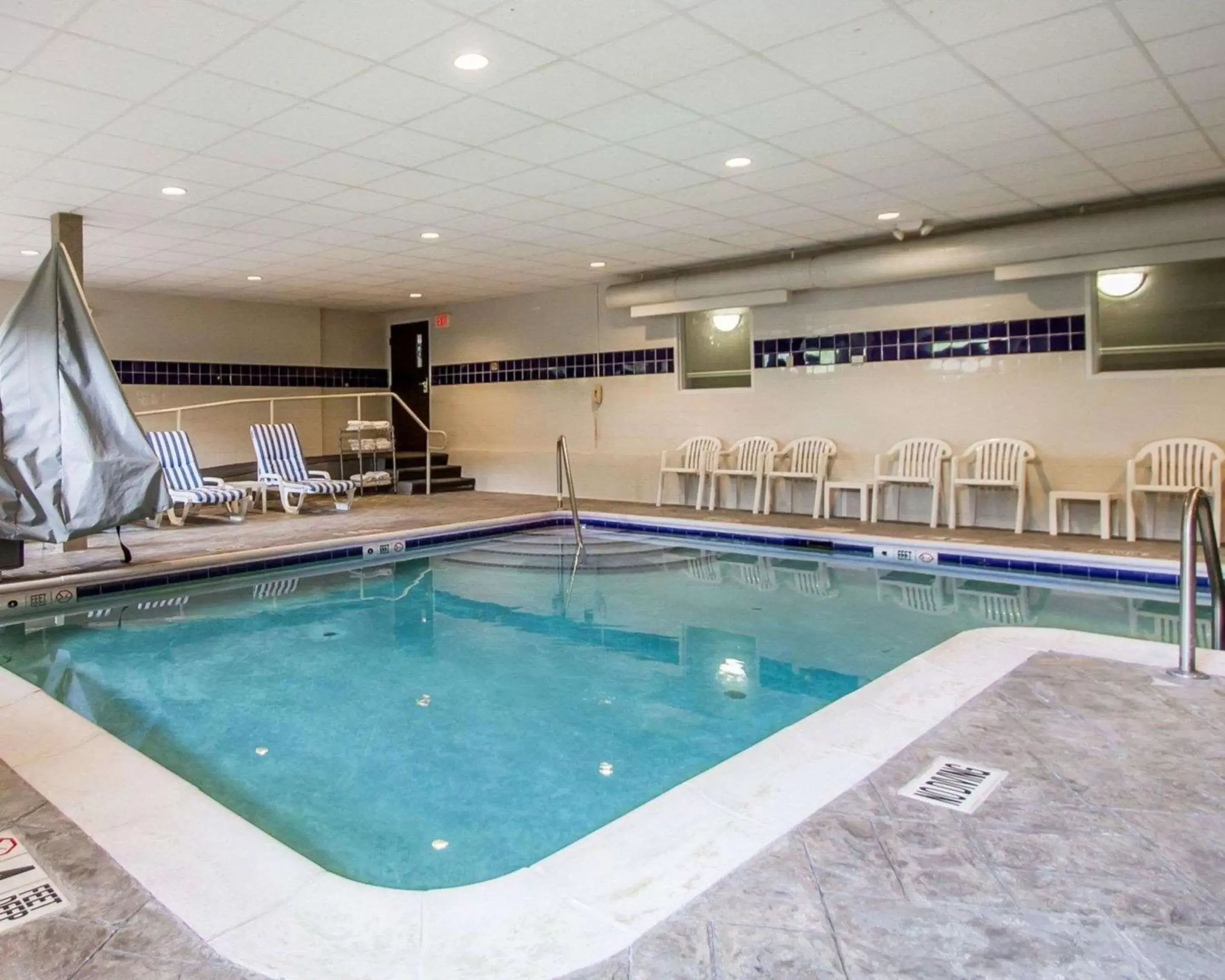 Swimming pool in Sleep Inn & Suites Niantic North Swimming pool in Sleep Inn & Suites Niantic North