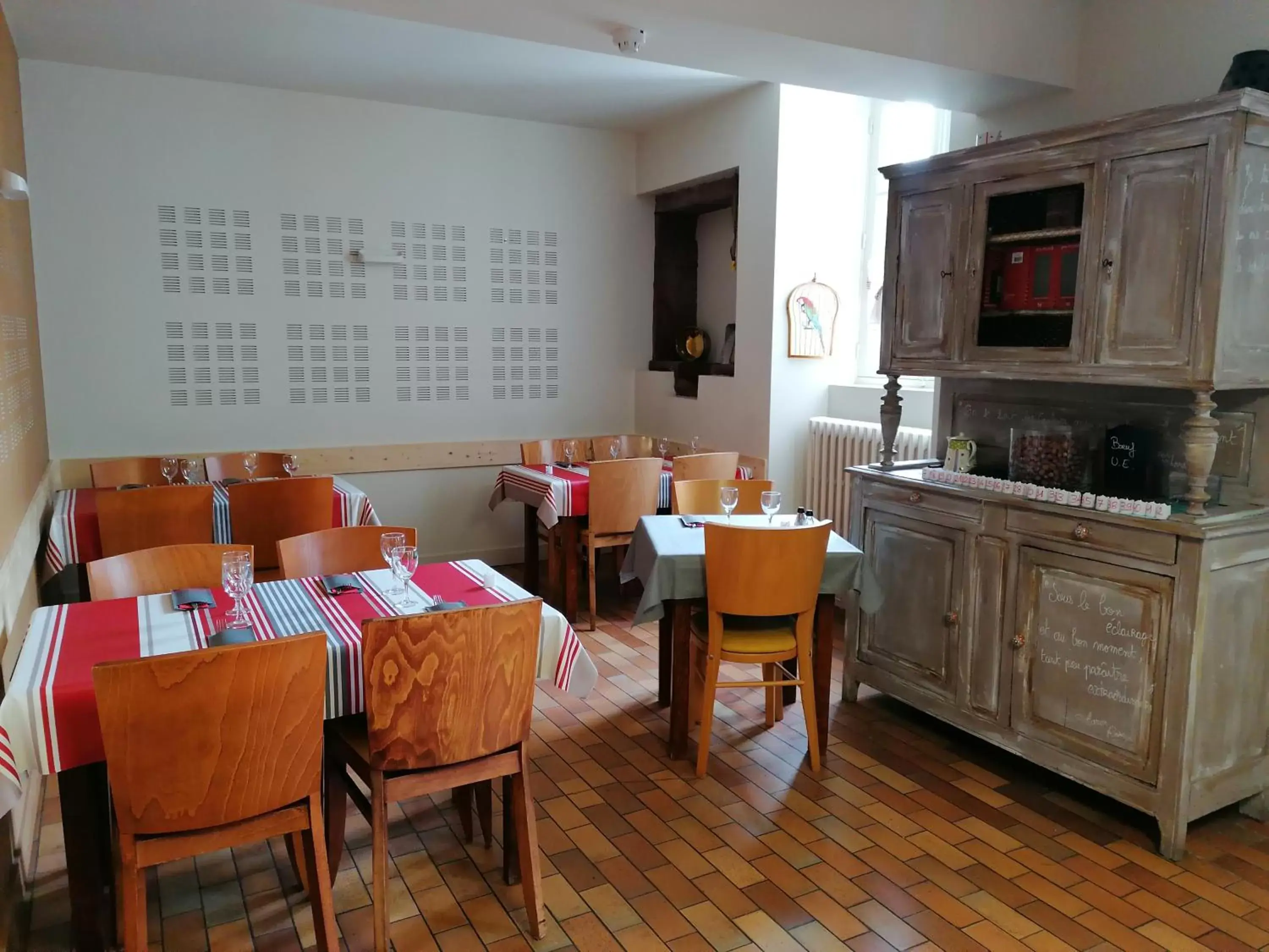 Restaurant/Places to Eat in Hotel des Remparts