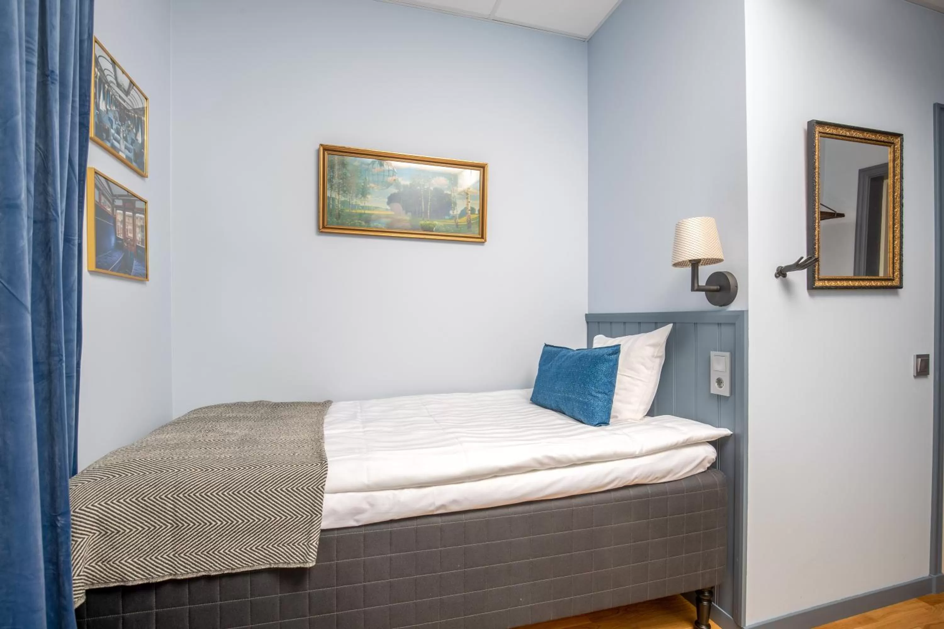 Property building, Bed in Järnvägshotellet Edsbyn
