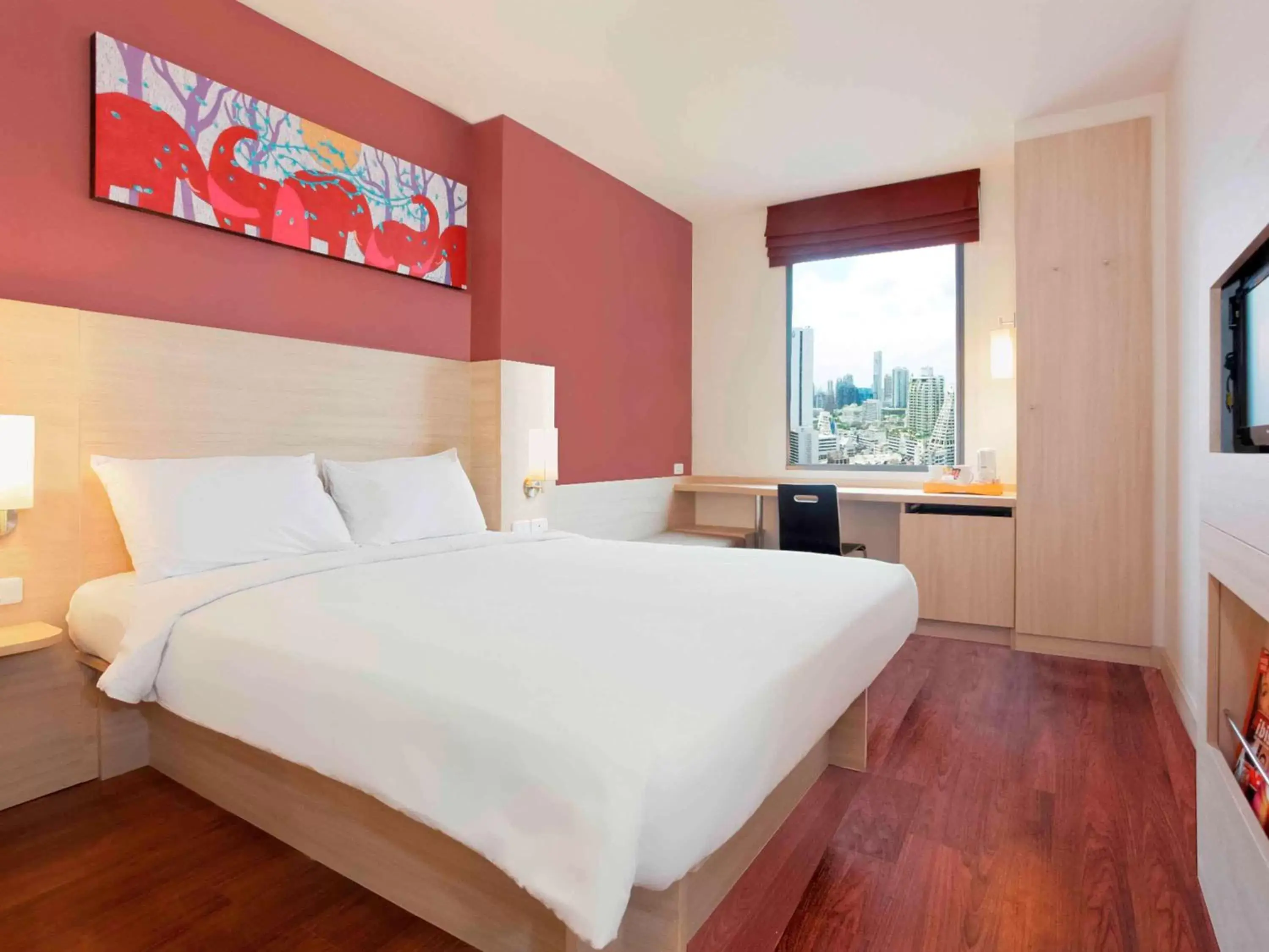 Photo of the whole room, Bed in ibis Bangkok Siam