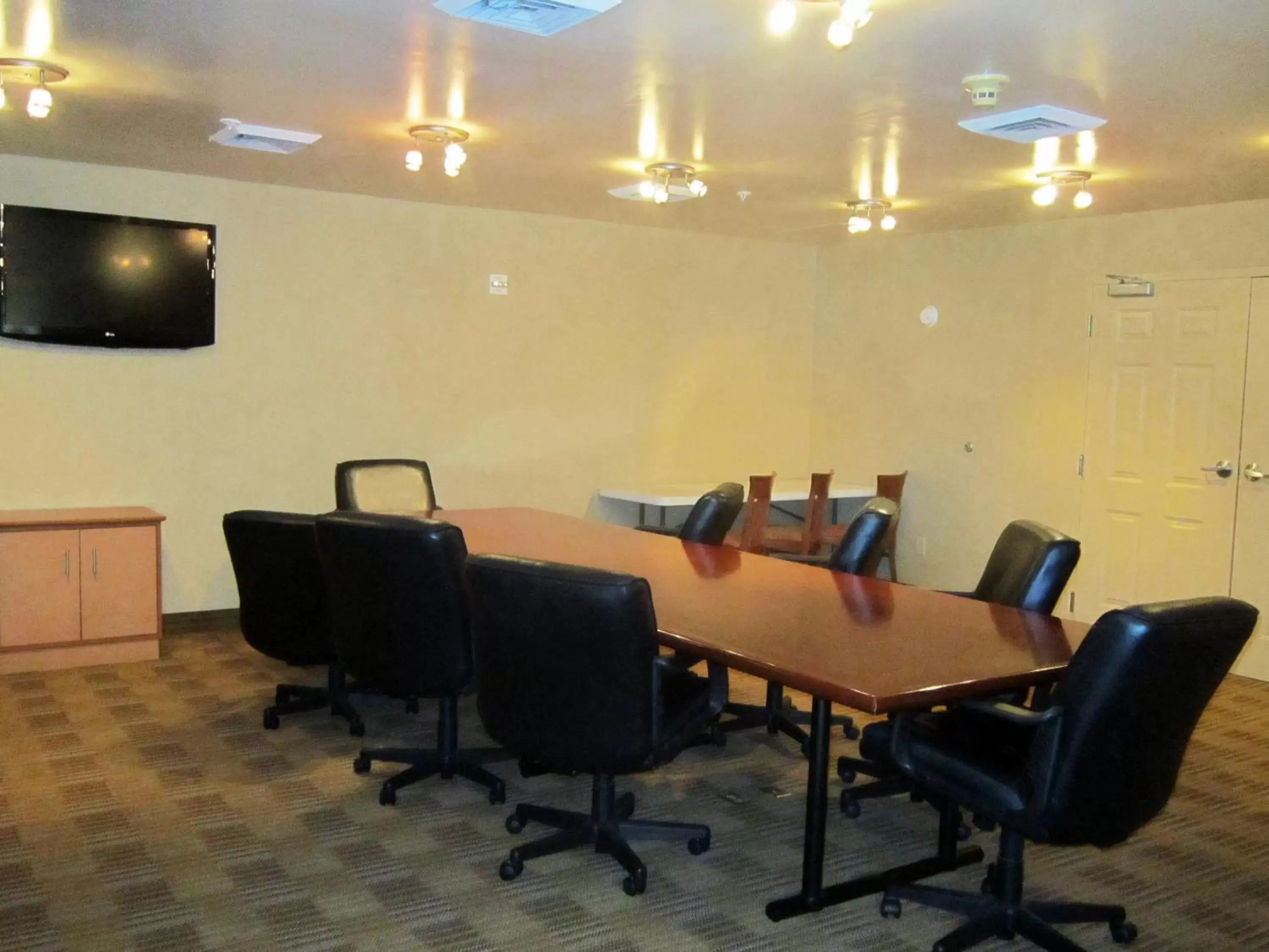 Meeting/conference room in Extended Stay America Suites - Fayetteville - Cross Creek Mall