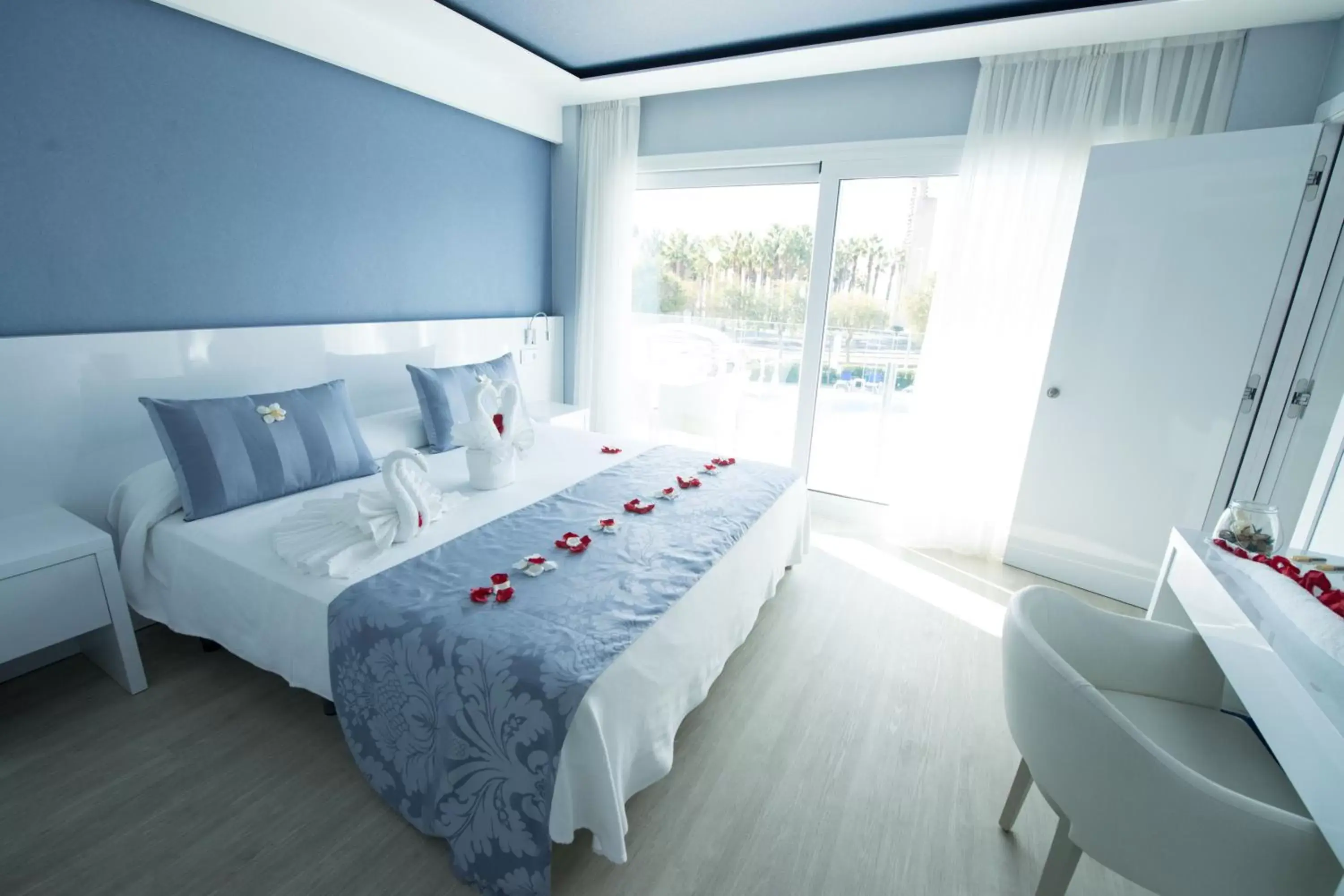 Bathroom, Bed in Masd Mediterraneo Hotel Apartamentos Spa