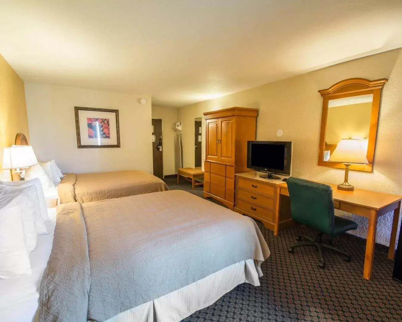 Queen Room with Two Queen Beds - Non-Smoking in Quality Inn Downtown Stuart
