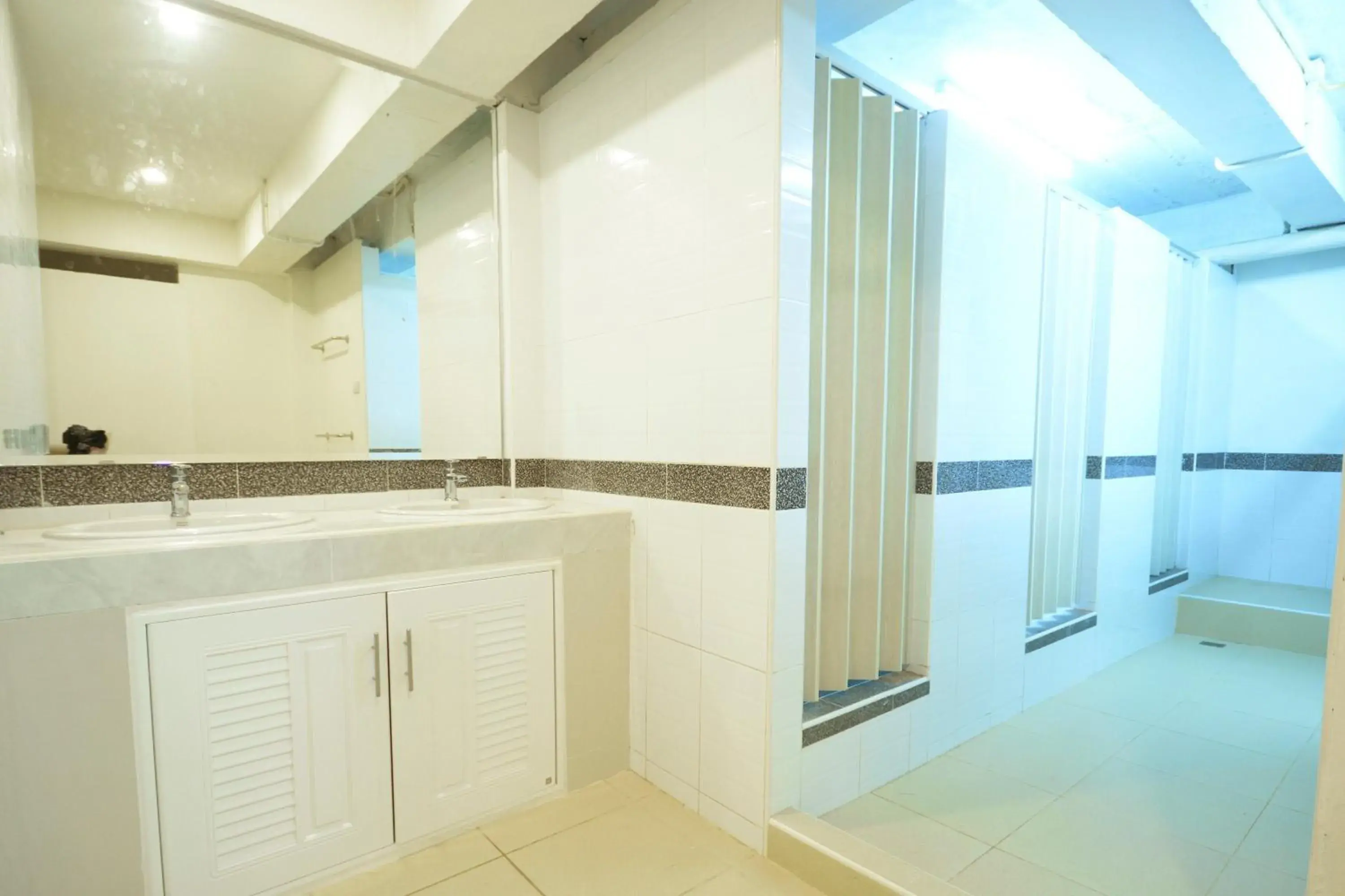 Bathroom in iRest Ao Nang Sea Front (SHA Plus)