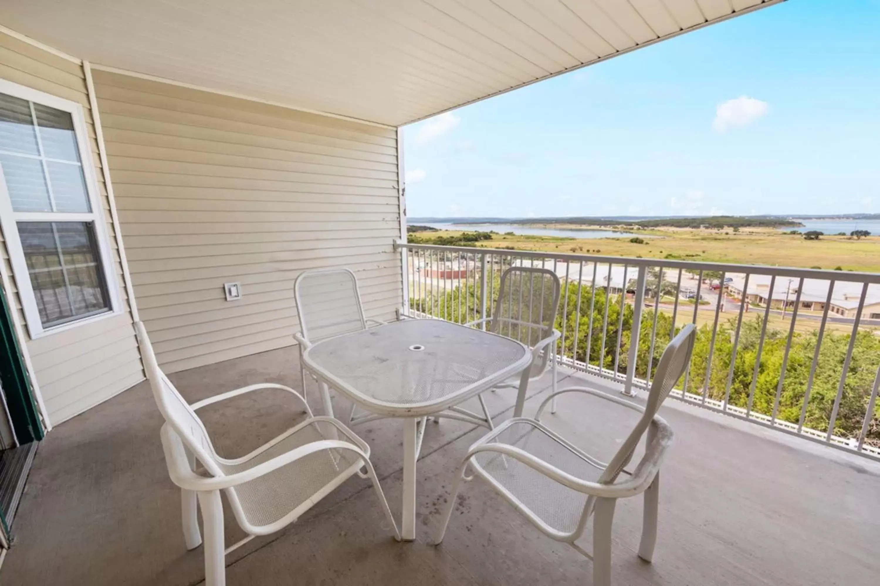 Photo of the whole room, Balcony/Terrace in Holiday Inn Club Vacations Hill Country Resort at Canyon Lake