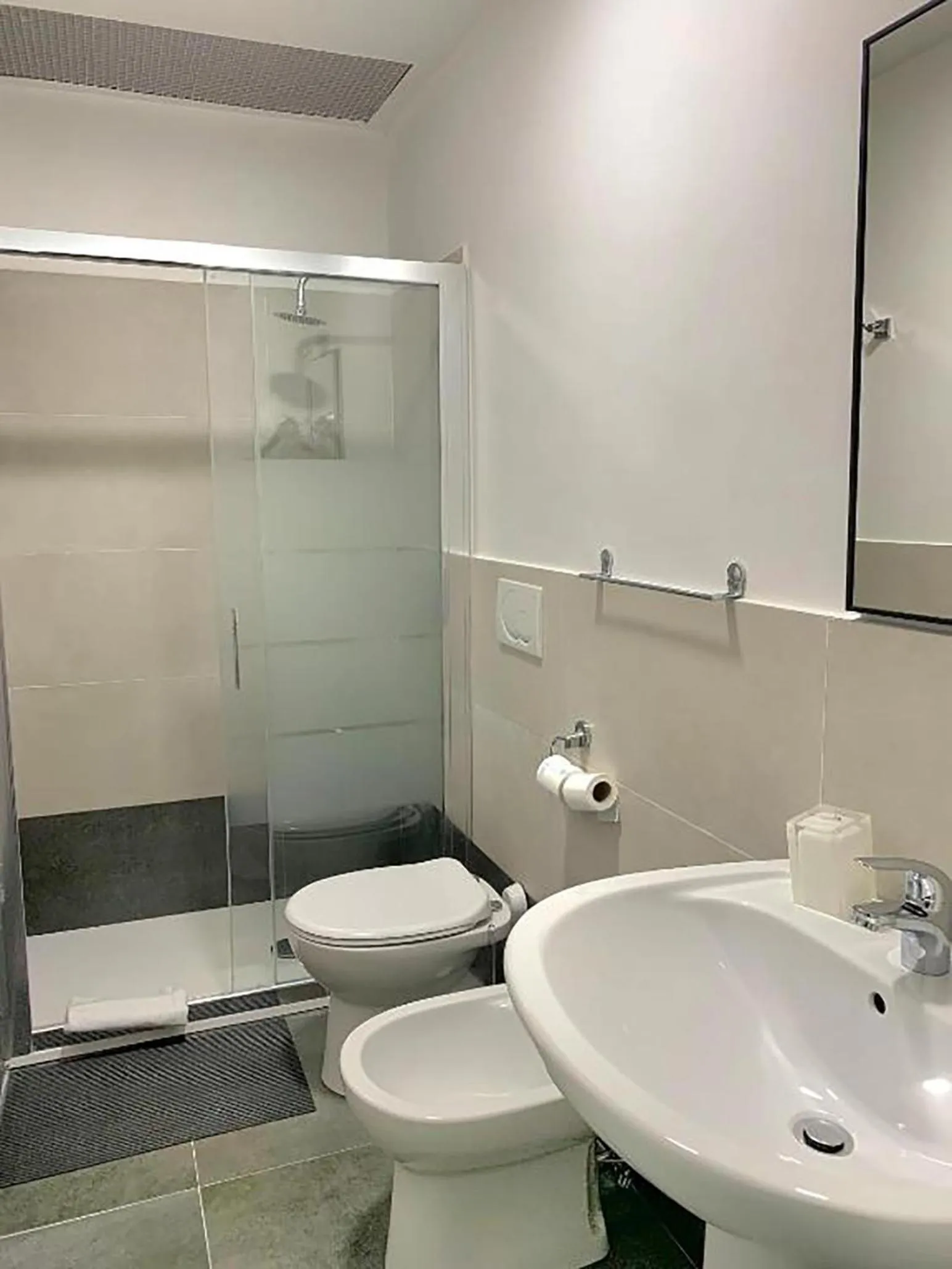 Bathroom in Legend R.G.