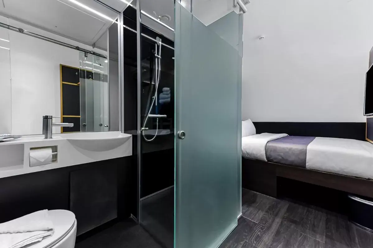 Bedroom, Bathroom in The Z Hotel Holborn
