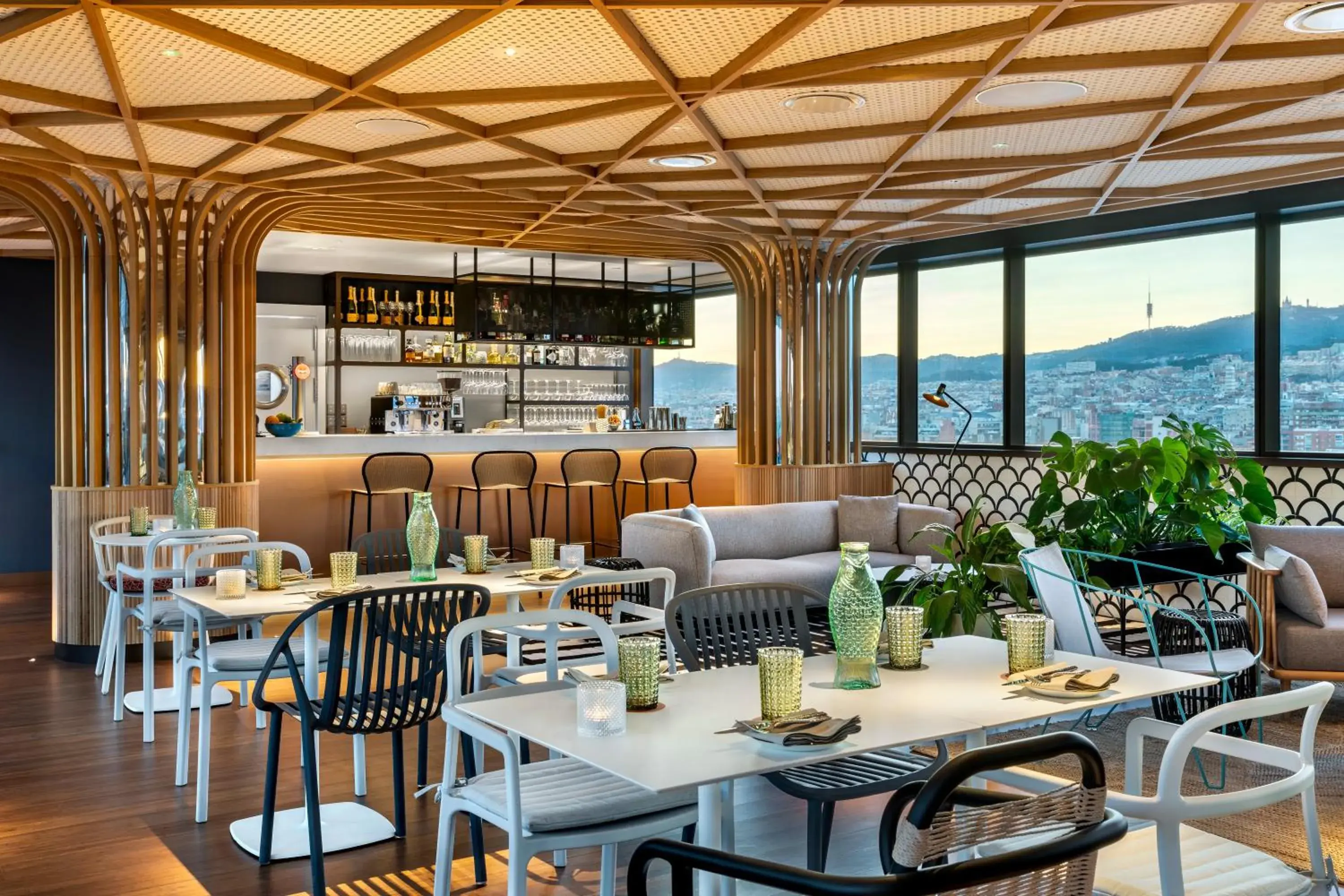 Restaurant/Places to Eat in Labtwentytwo Barcelona, a Tribute Portfolio Hotel