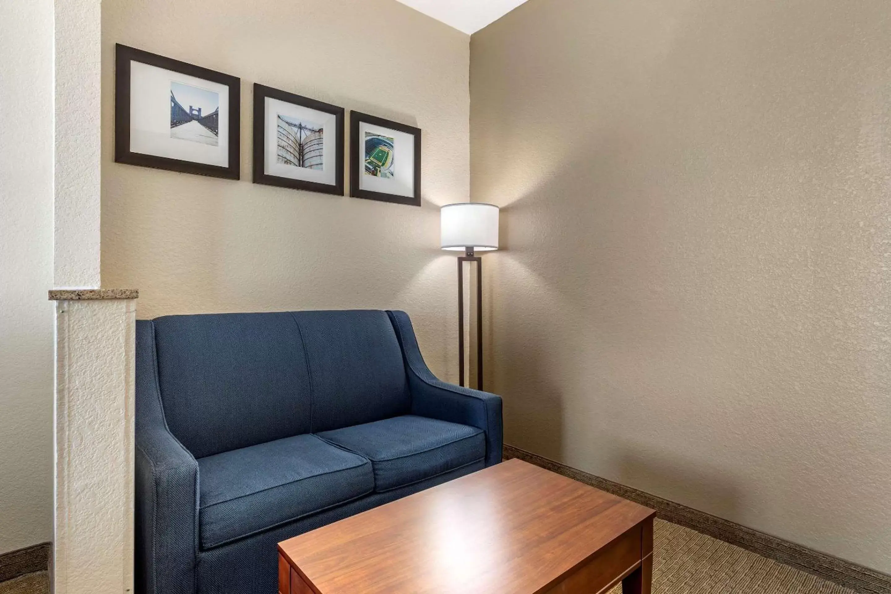 Photo of the whole room, Seating Area in Comfort Suites Waco Near University Area