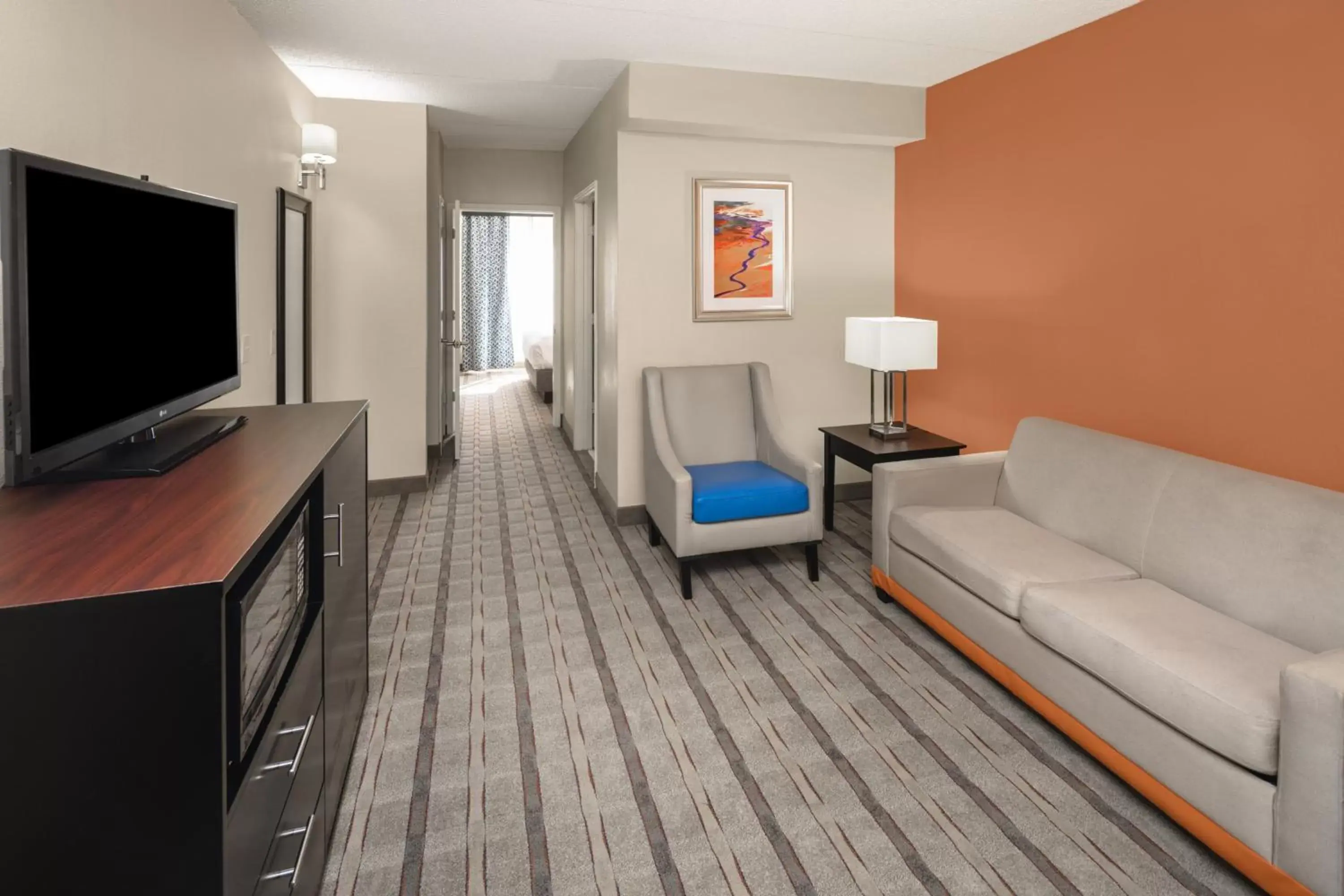 Photo of the whole room, Seating Area in Holiday Inn Express & Suites Atlanta NE- Duluth, an IHG Hotel