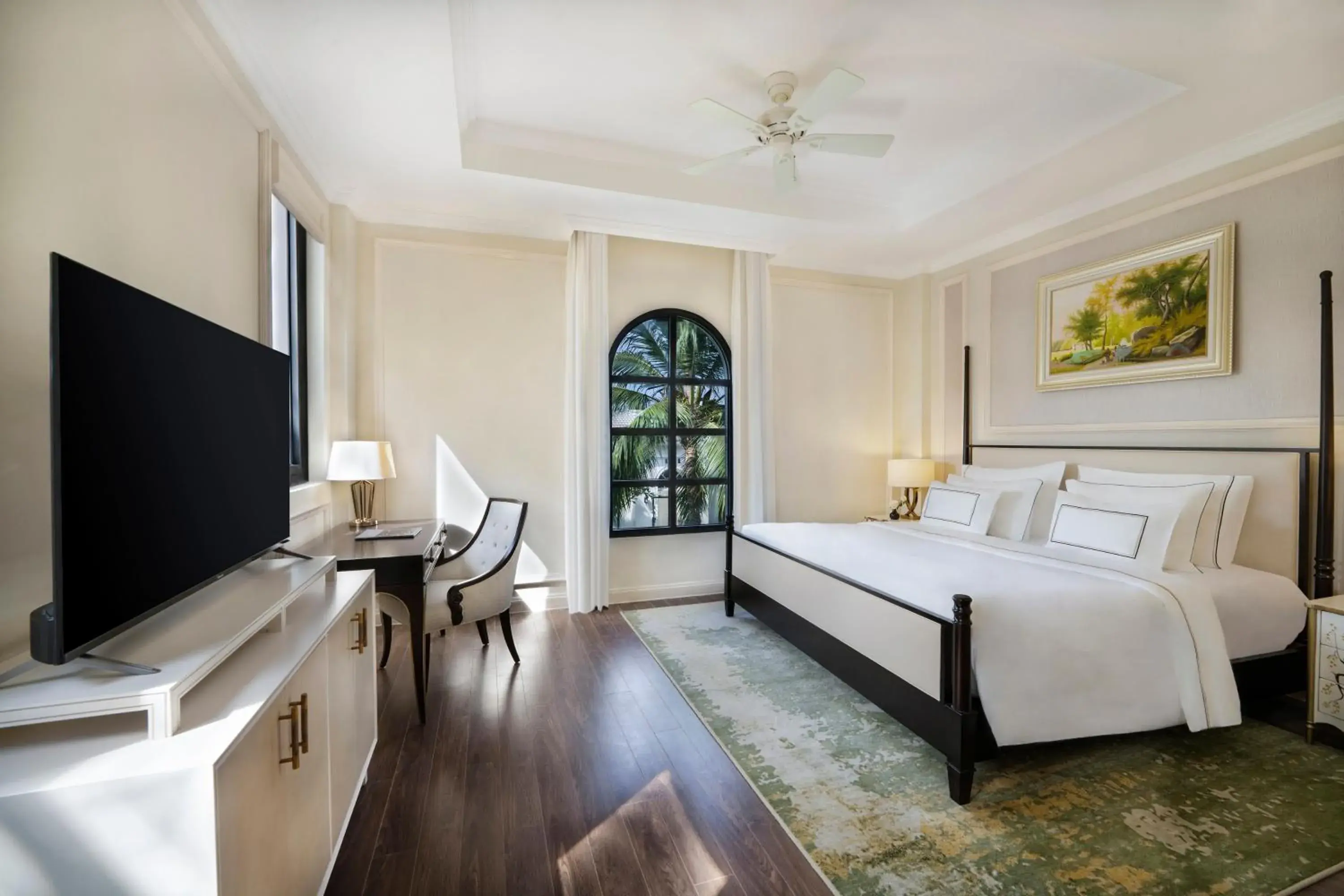 Bed, TV/Entertainment Center in Melia Vinpearl Phu Quoc