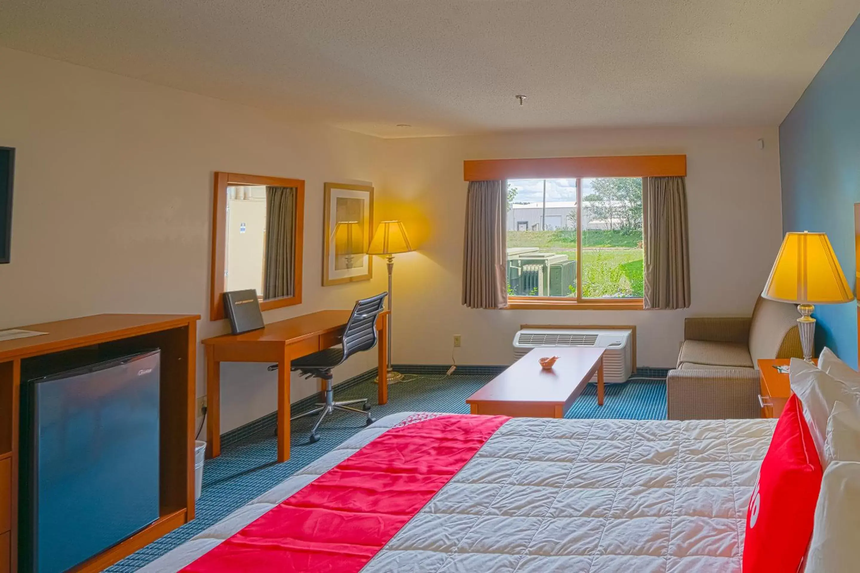 Bedroom, Bed in OYO Hotel Redwood Falls near Jackpot Casino