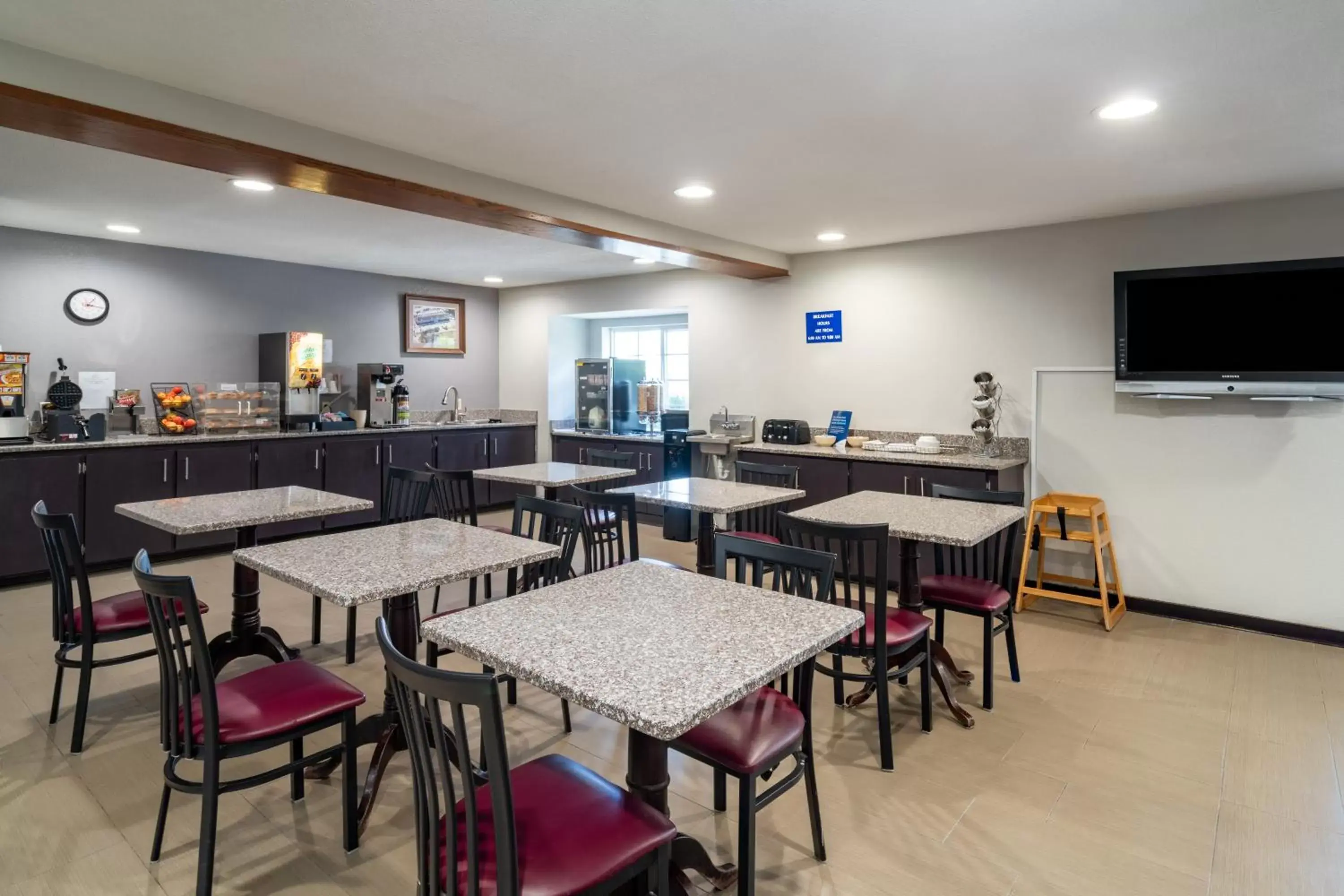 Breakfast, Restaurant/Places to Eat in Microtel Inn & Suites by Wyndham Savannah/Pooler