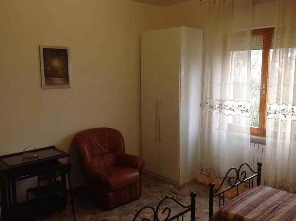 Decorative detail, Bed in Il Giardino del Gallo