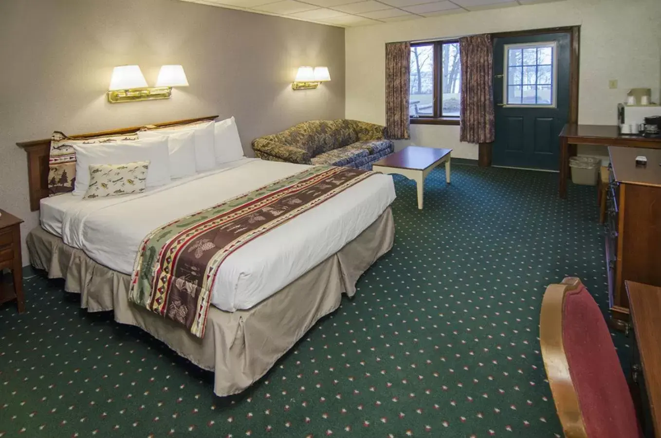 Quadruple Room - Disability Access in Potawatomi Inn & Cabins