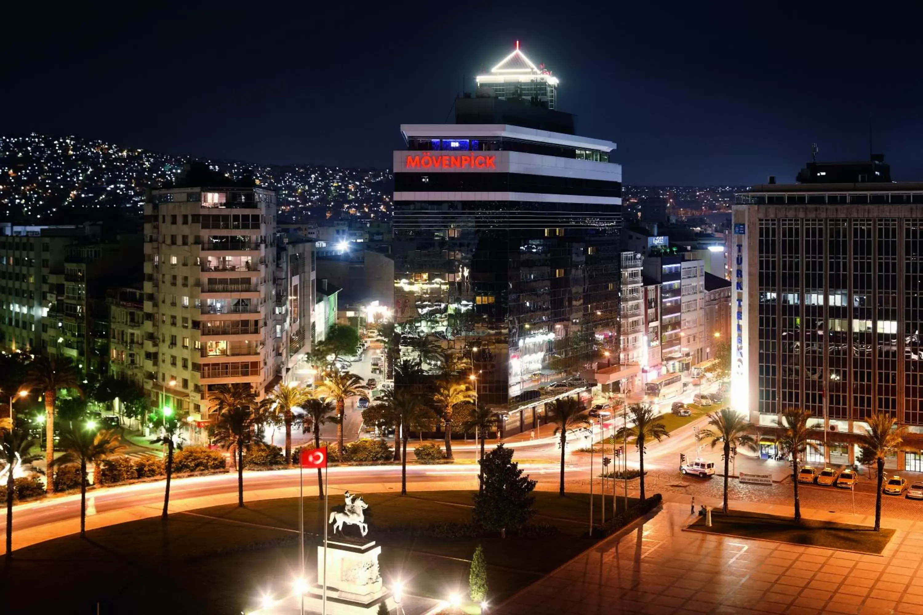 Facade/entrance in Mövenpick Hotel Izmir