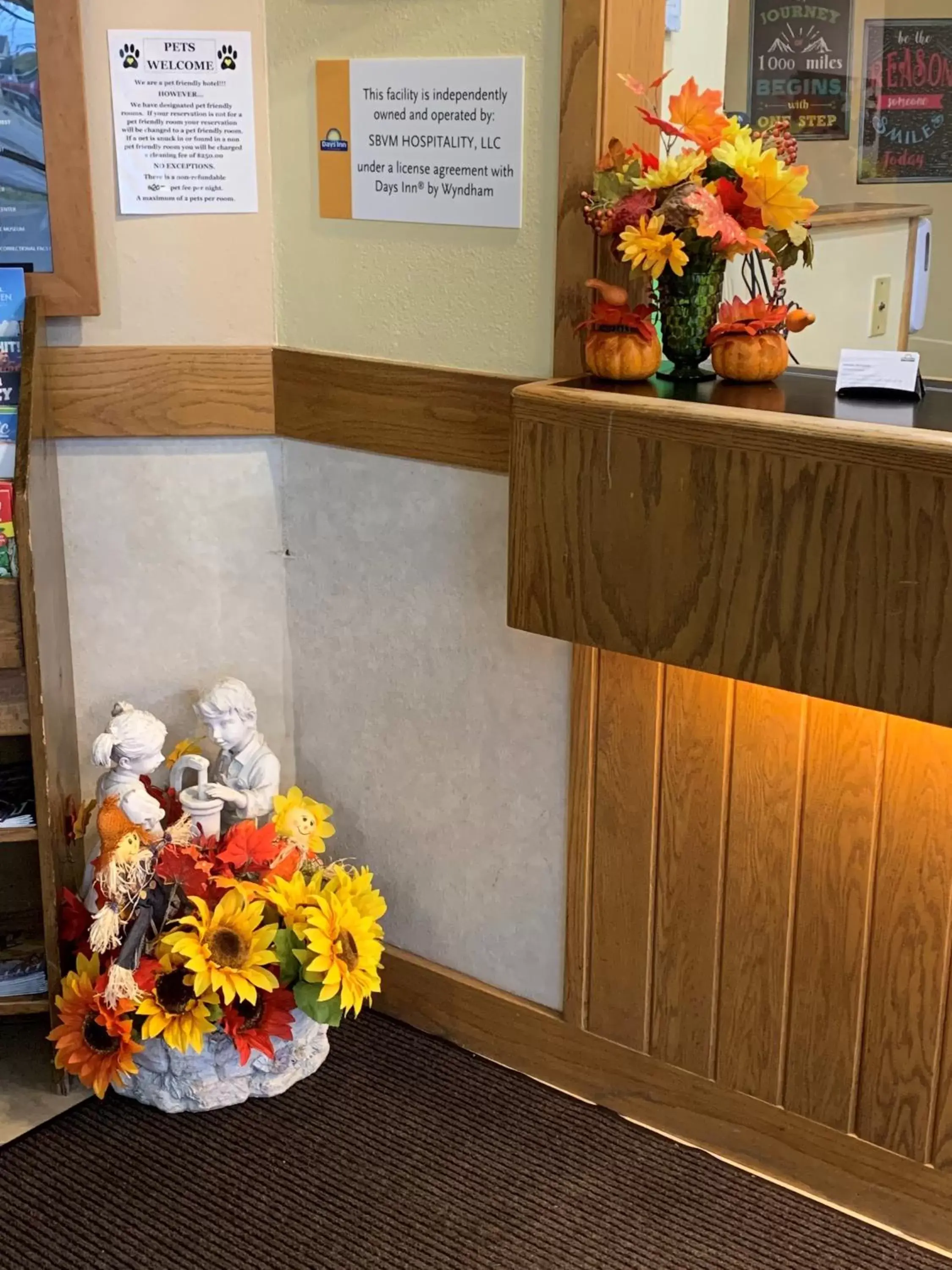 Lobby/Reception in Days Inn by Wyndham Hinckley