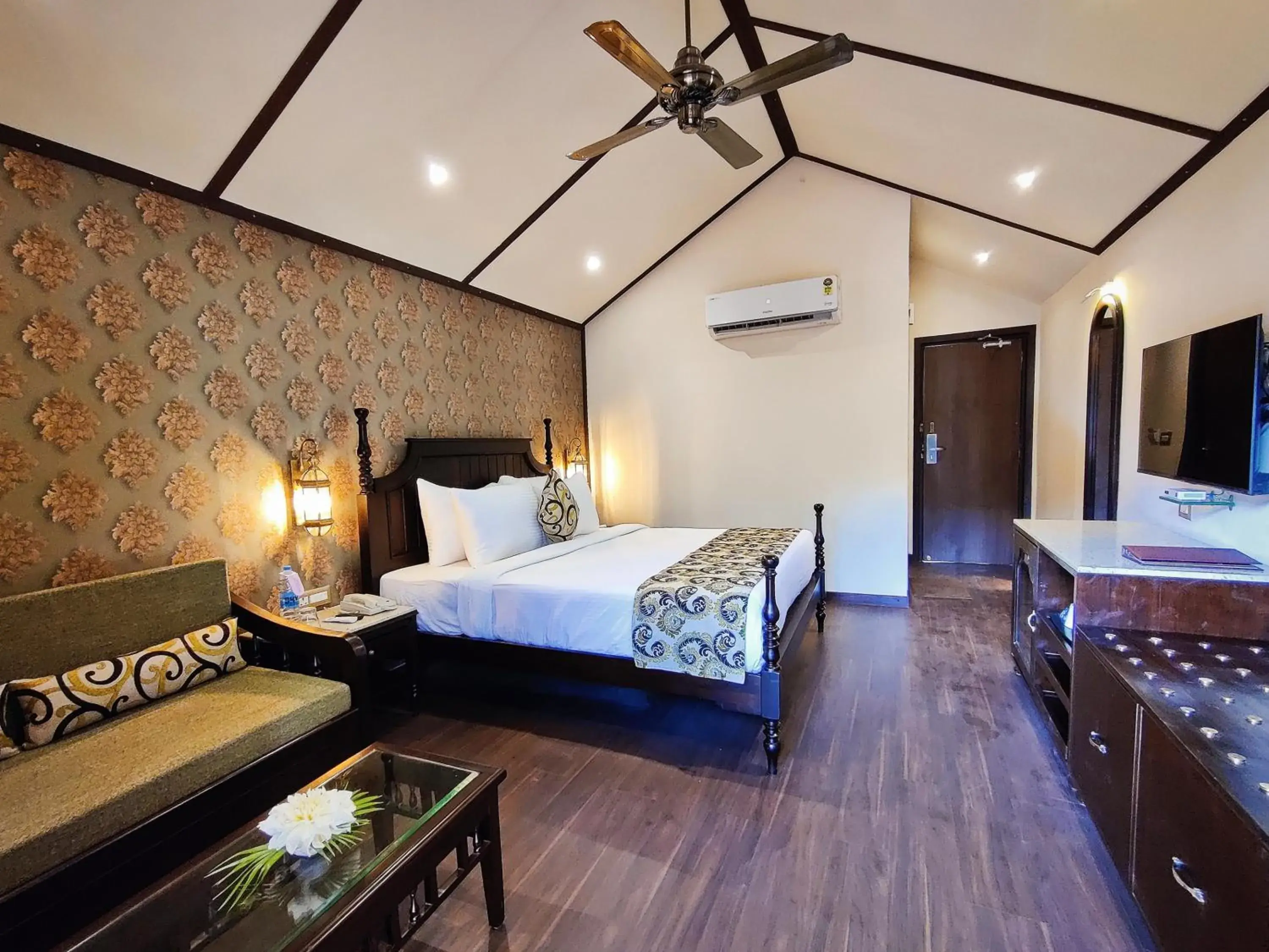 Bedroom, Bed in Regenta MPG Club Mahabaleshwar