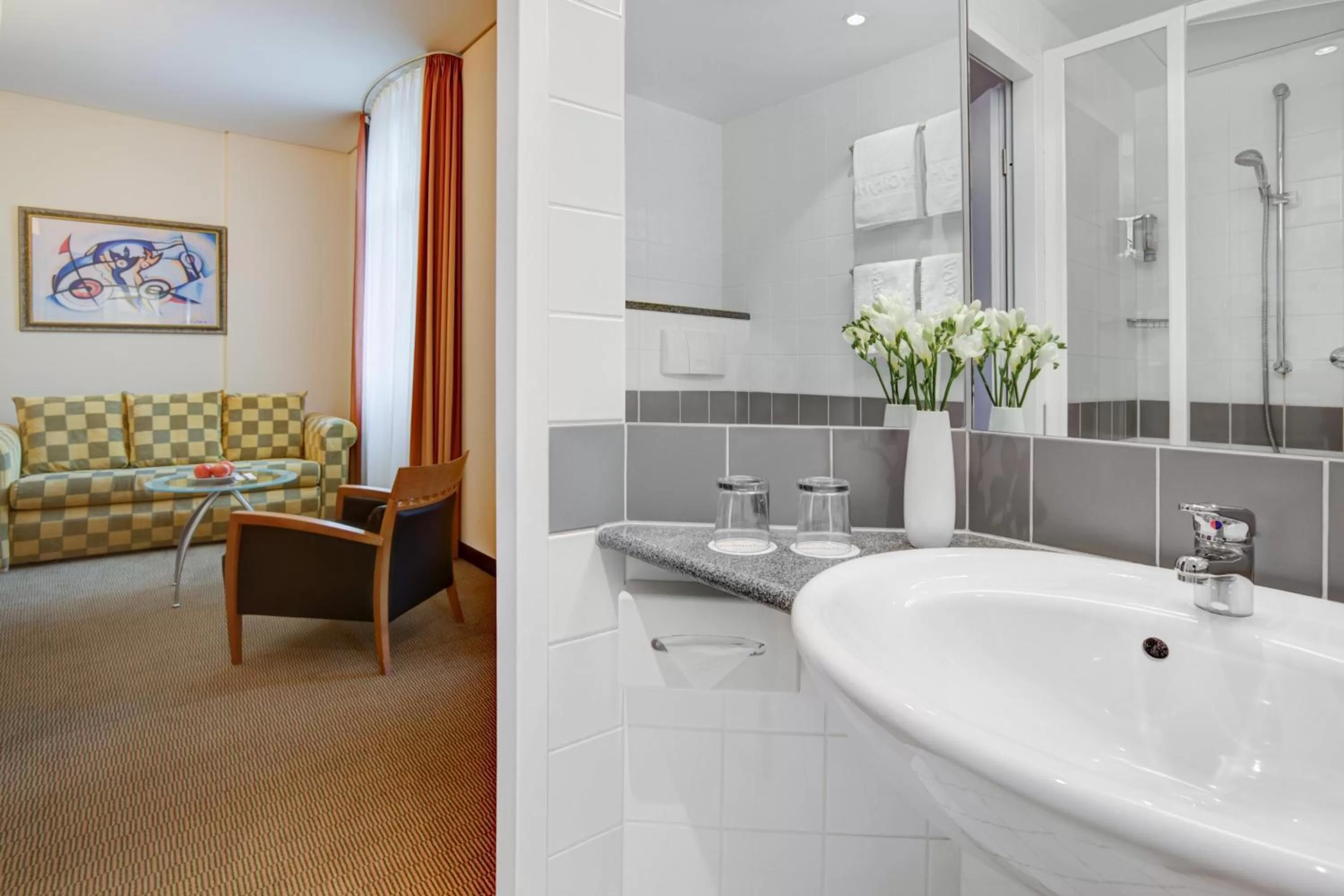 Bathroom in IntercityHotel Berlin Ostbahnhof