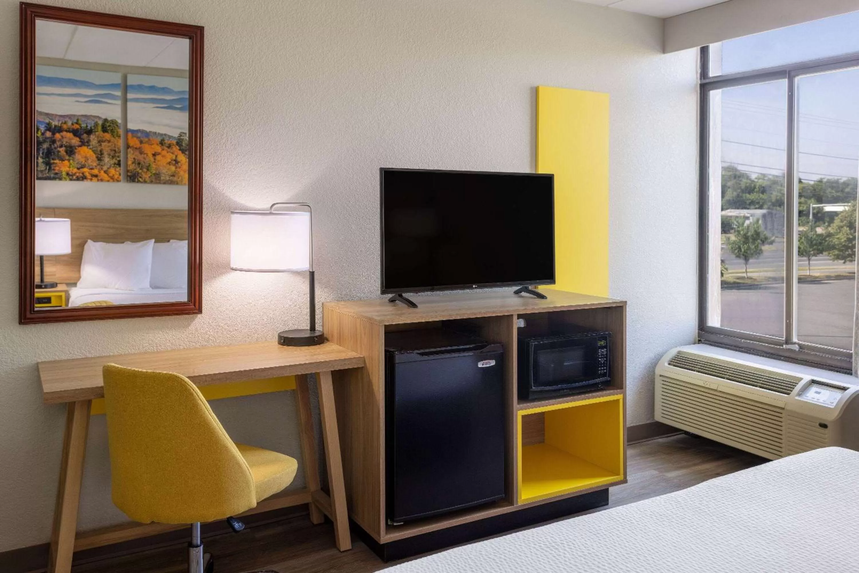 Bed in Days Inn by Wyndham Winchester