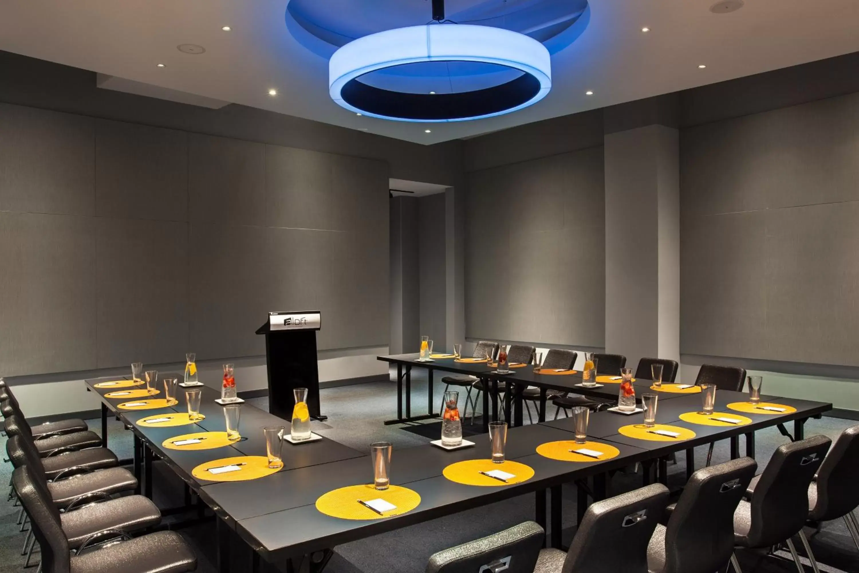 Meeting/conference room in Aloft Boston Seaport District