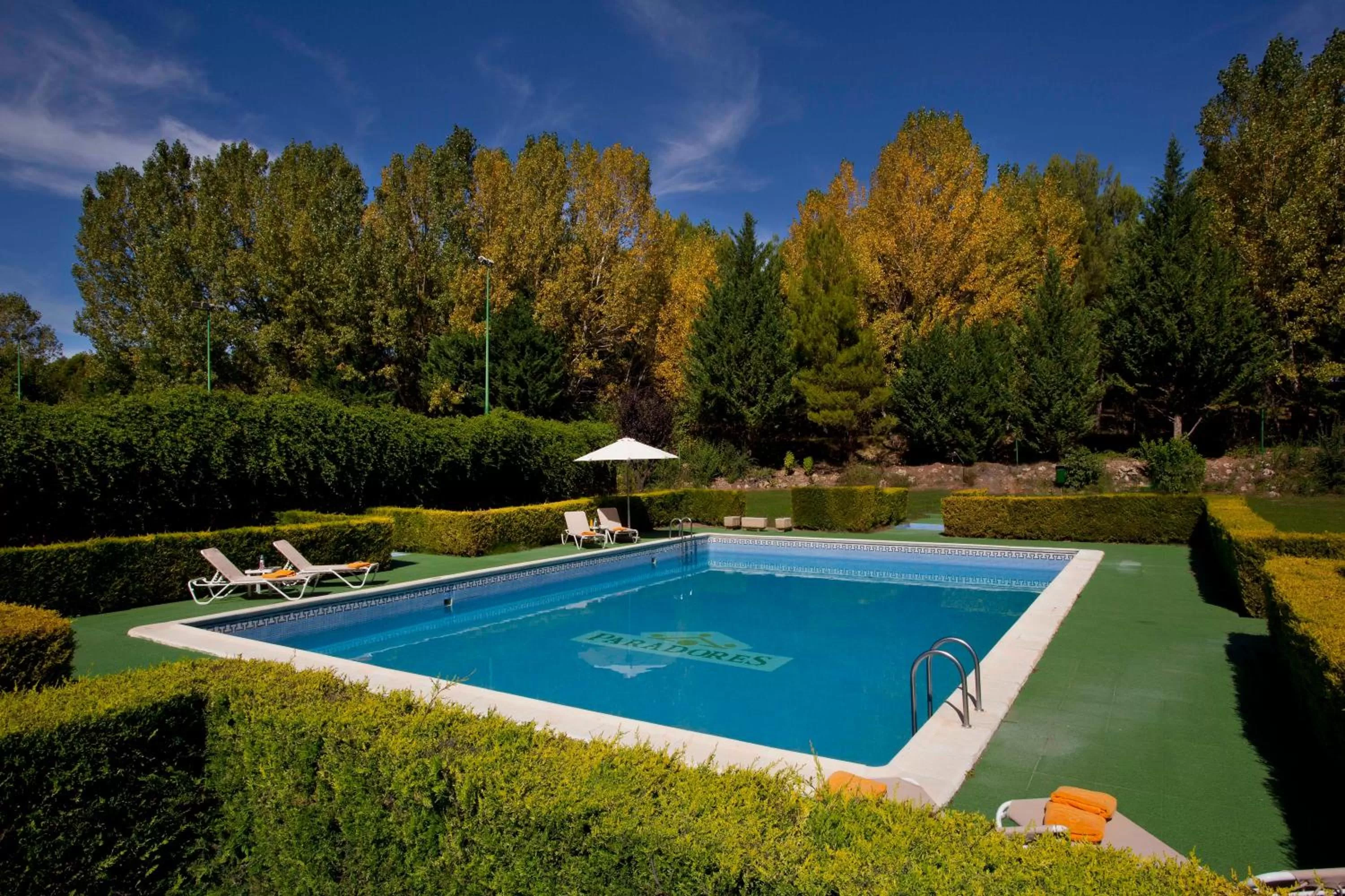 Swimming pool in Parador de Teruel