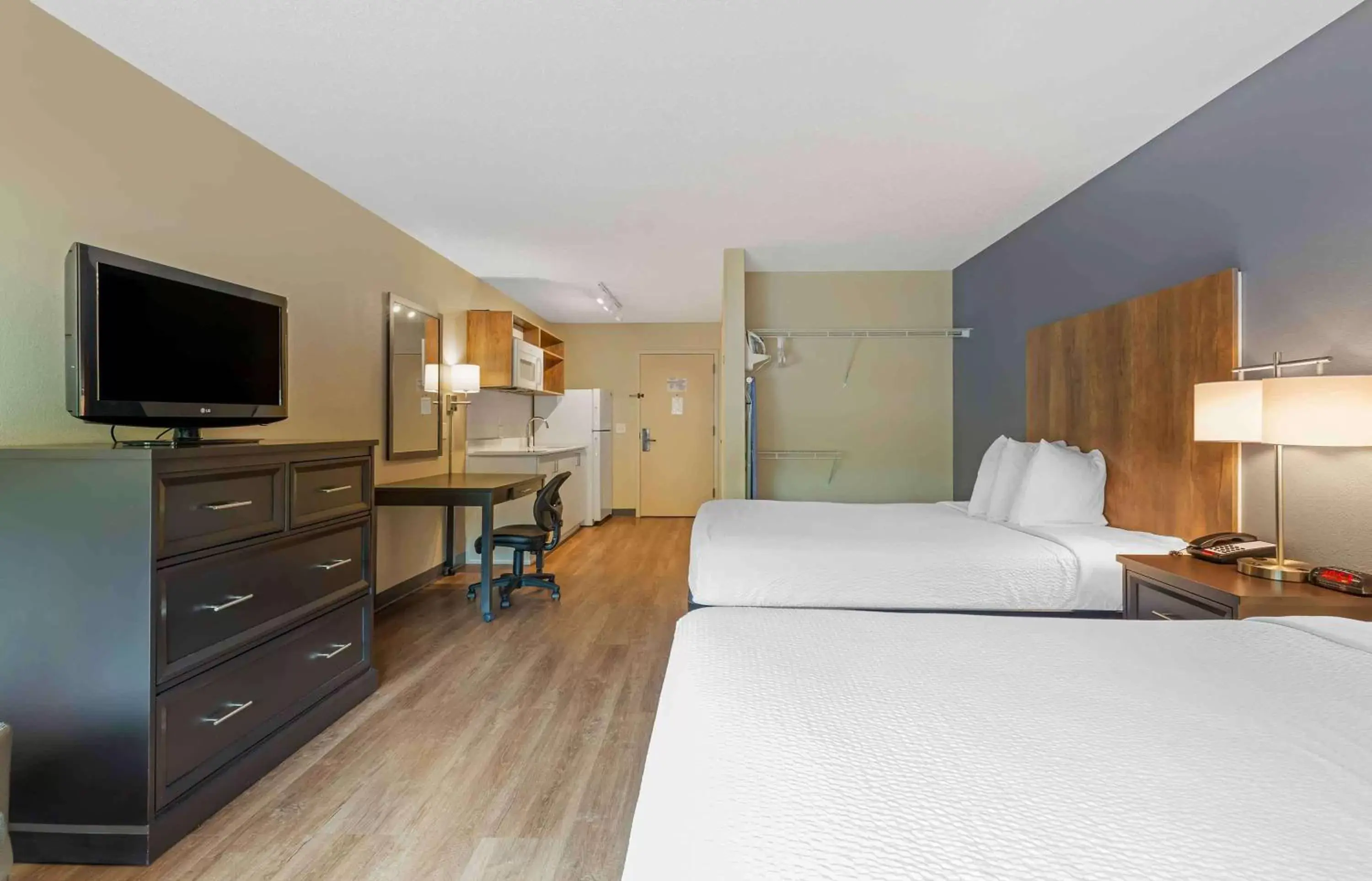 Bedroom, Bed in Extended Stay America Suites - Boston - Burlington