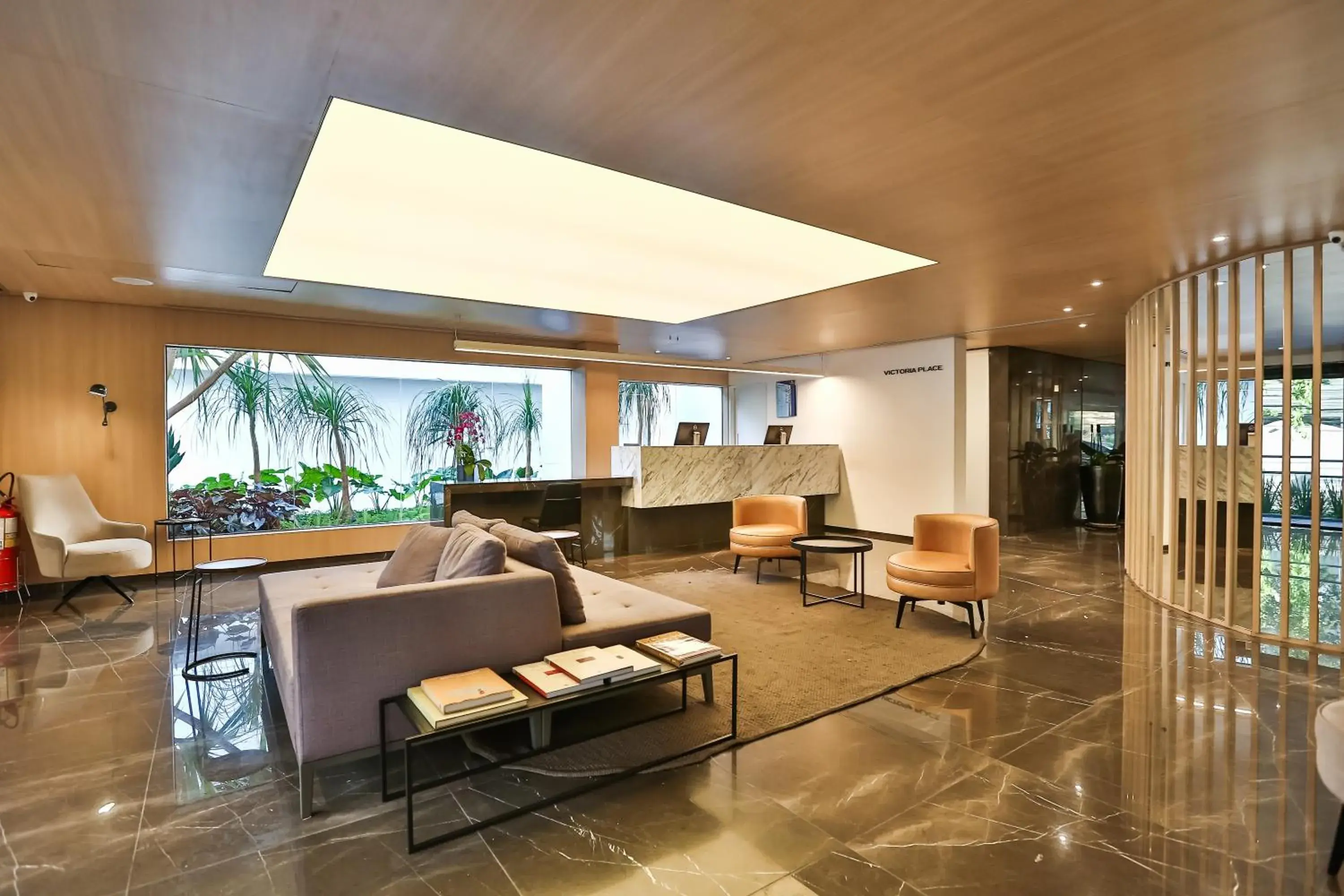 Living room, Lobby/Reception in Roomo Itaim Bibi by Transamerica