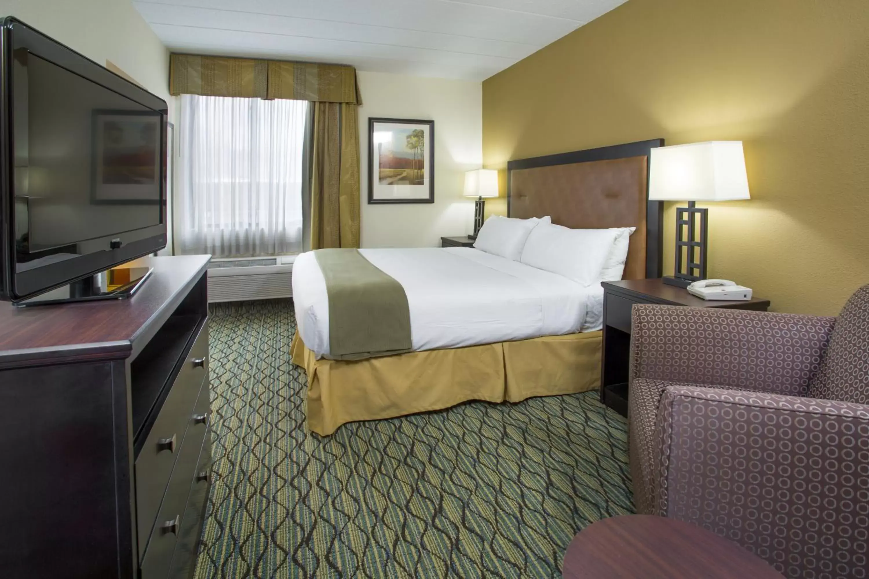 Bedroom, Bed in Holiday Inn Express Hotel & Suites Columbus Airport, an IHG Hotel