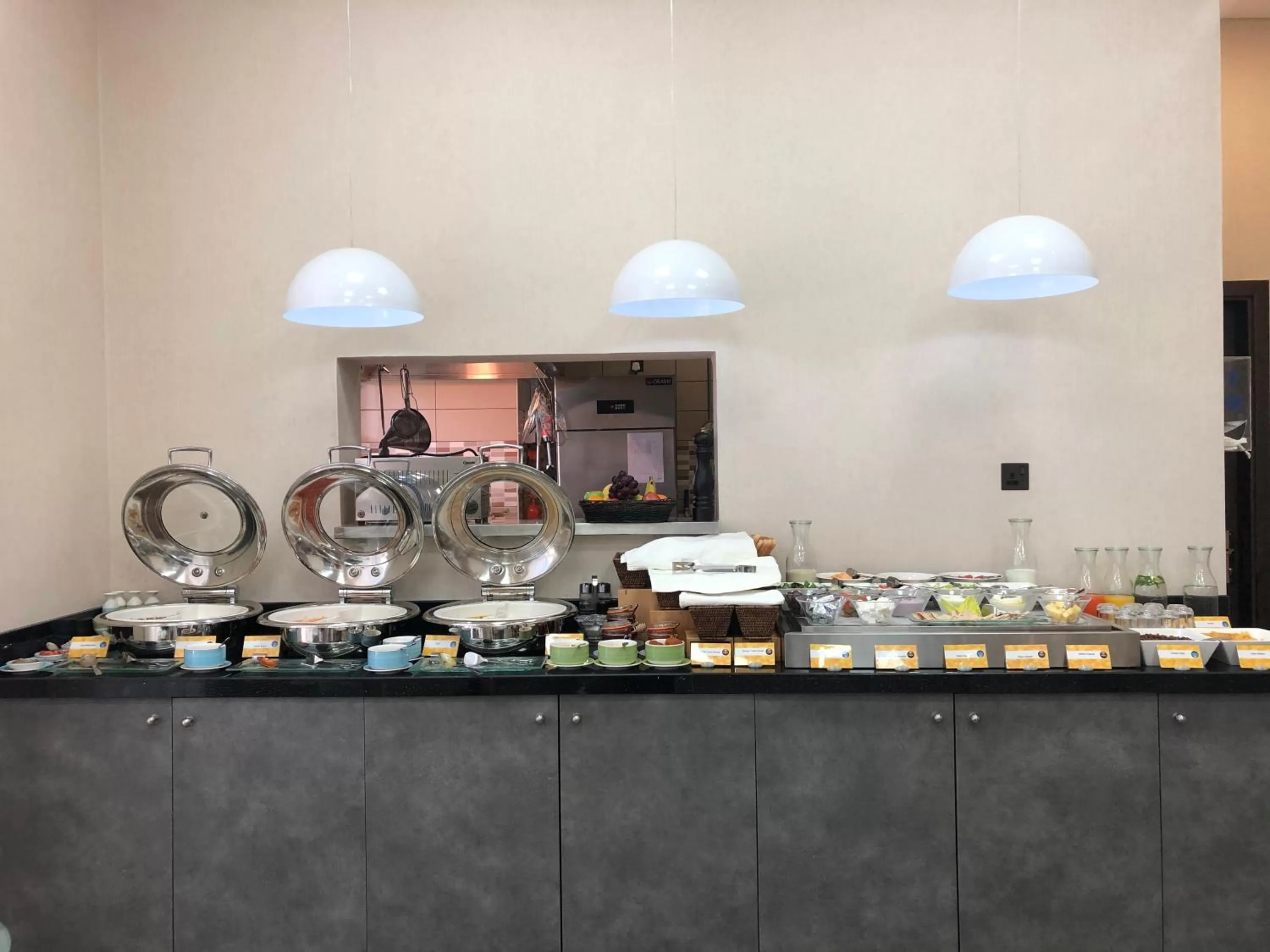 Restaurant/places to eat in TIME Express Hotel Al Khan