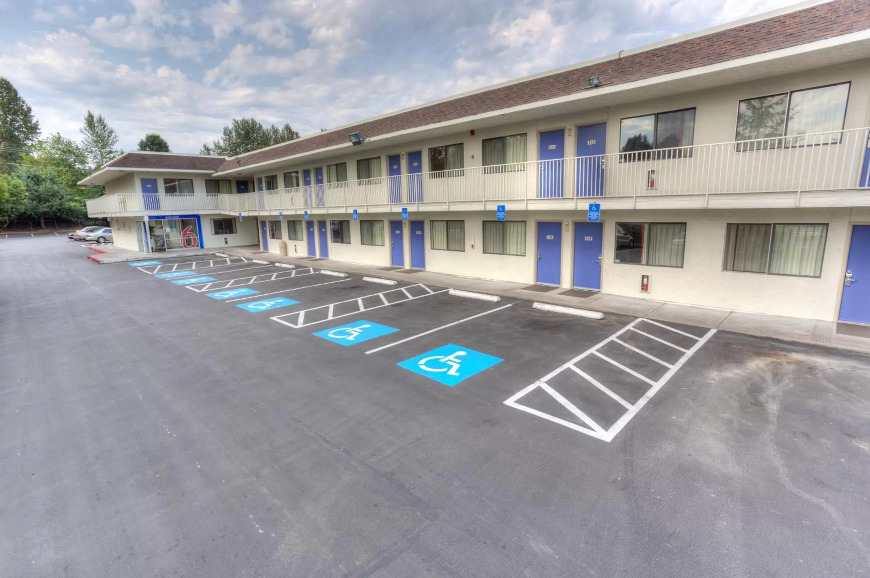 Facade/entrance, Property Building in Motel 6-Troutdale, OR - Portland East