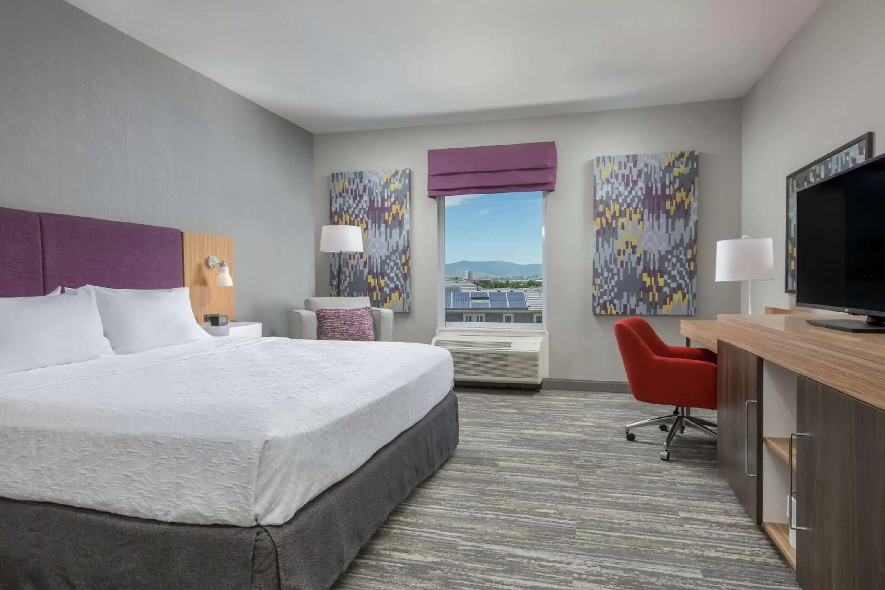 Bedroom in Hampton Inn & Suites Reno/Sparks