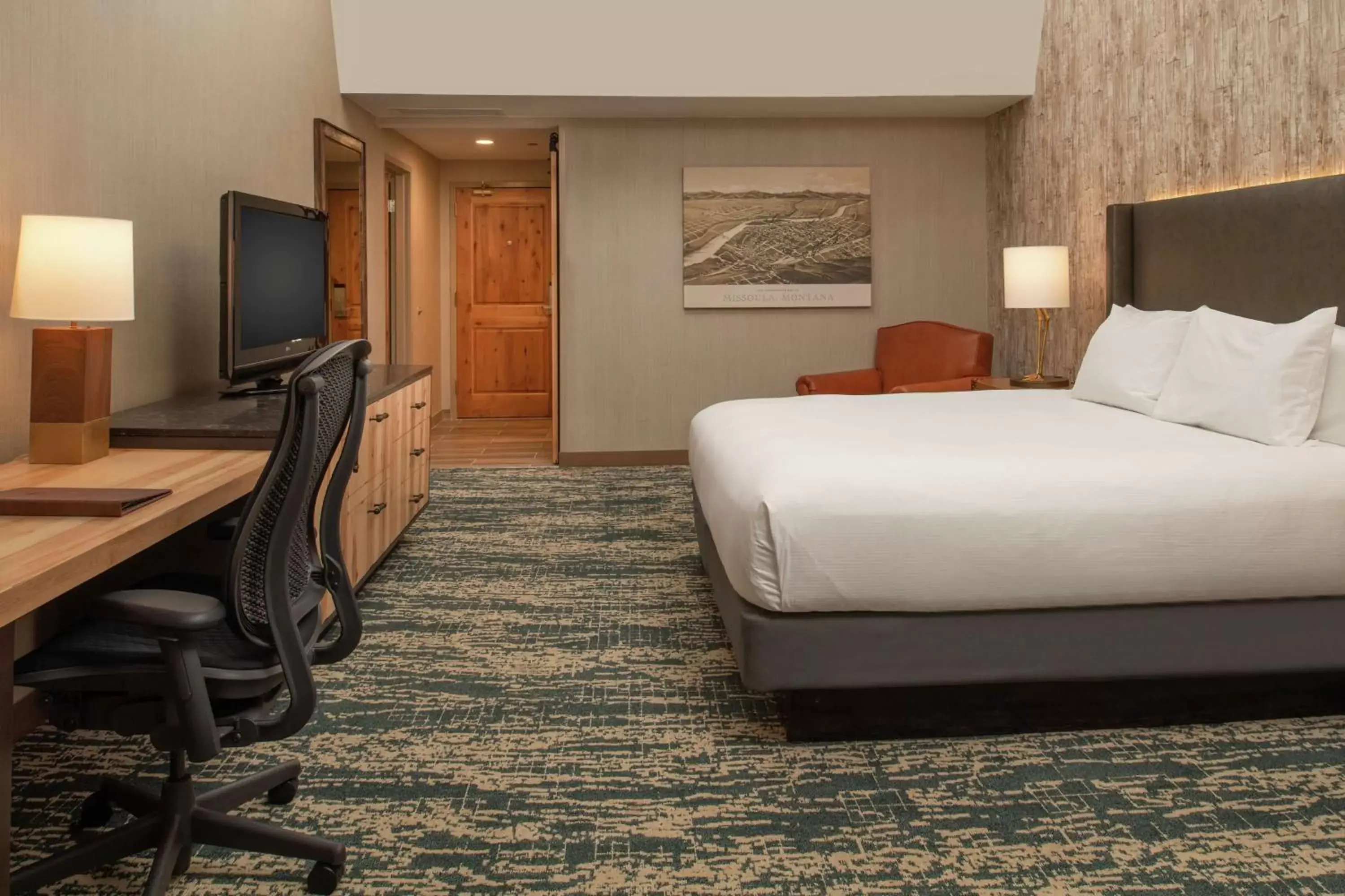 Bedroom, Bed in DoubleTree by Hilton Missoula Edgewater