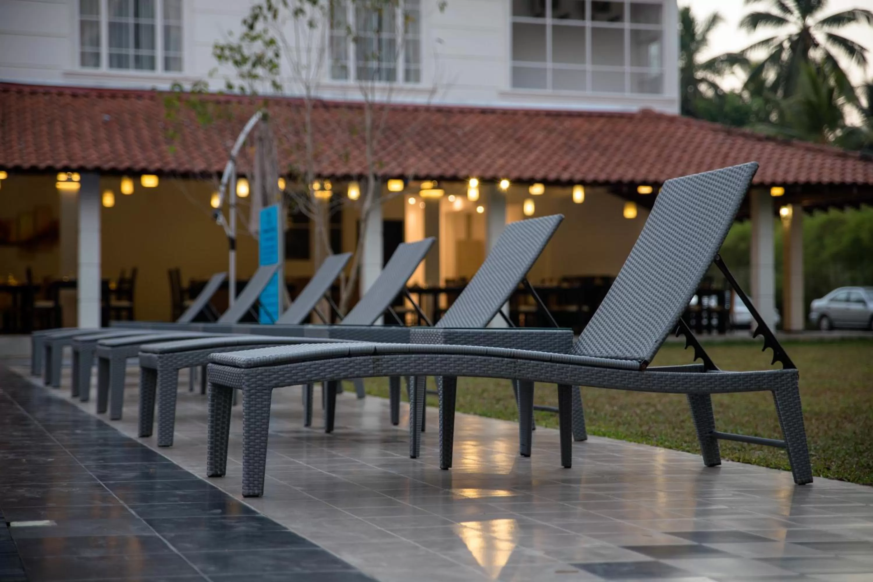 Swimming pool in The Covanro Airport Hotel - Katunayake