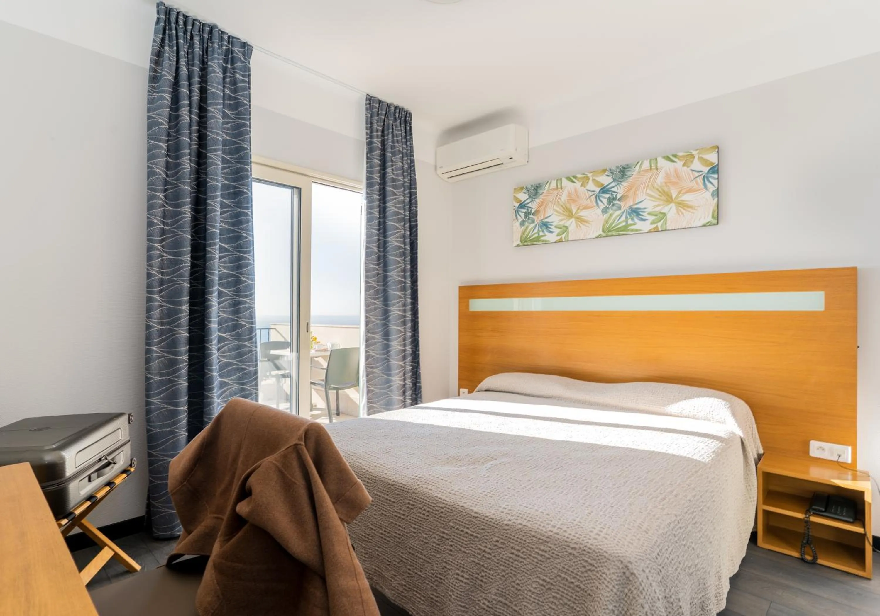 Photo of the whole room, Bed in Hotel Miramar