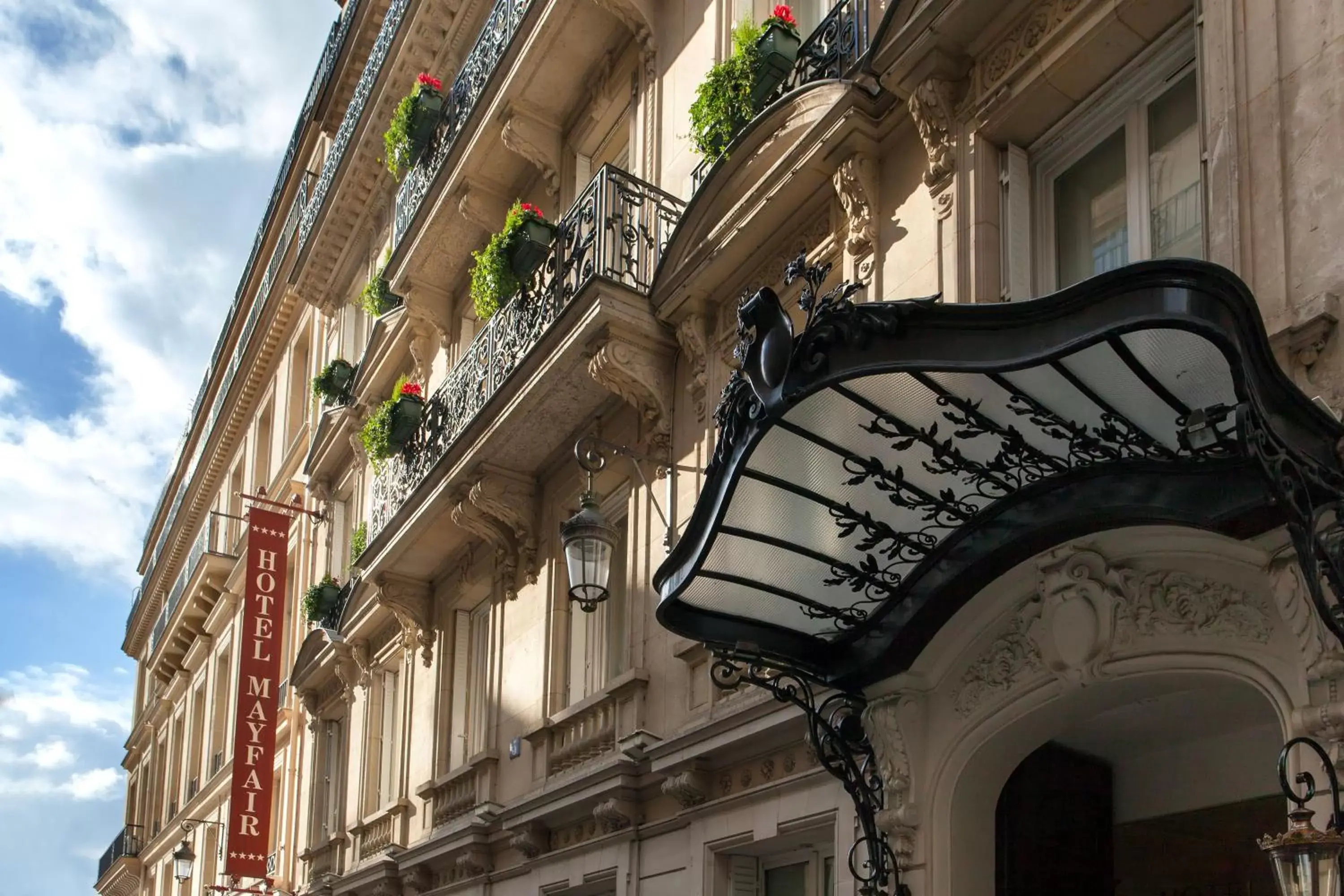 Facade/entrance in Hôtel Mayfair Paris