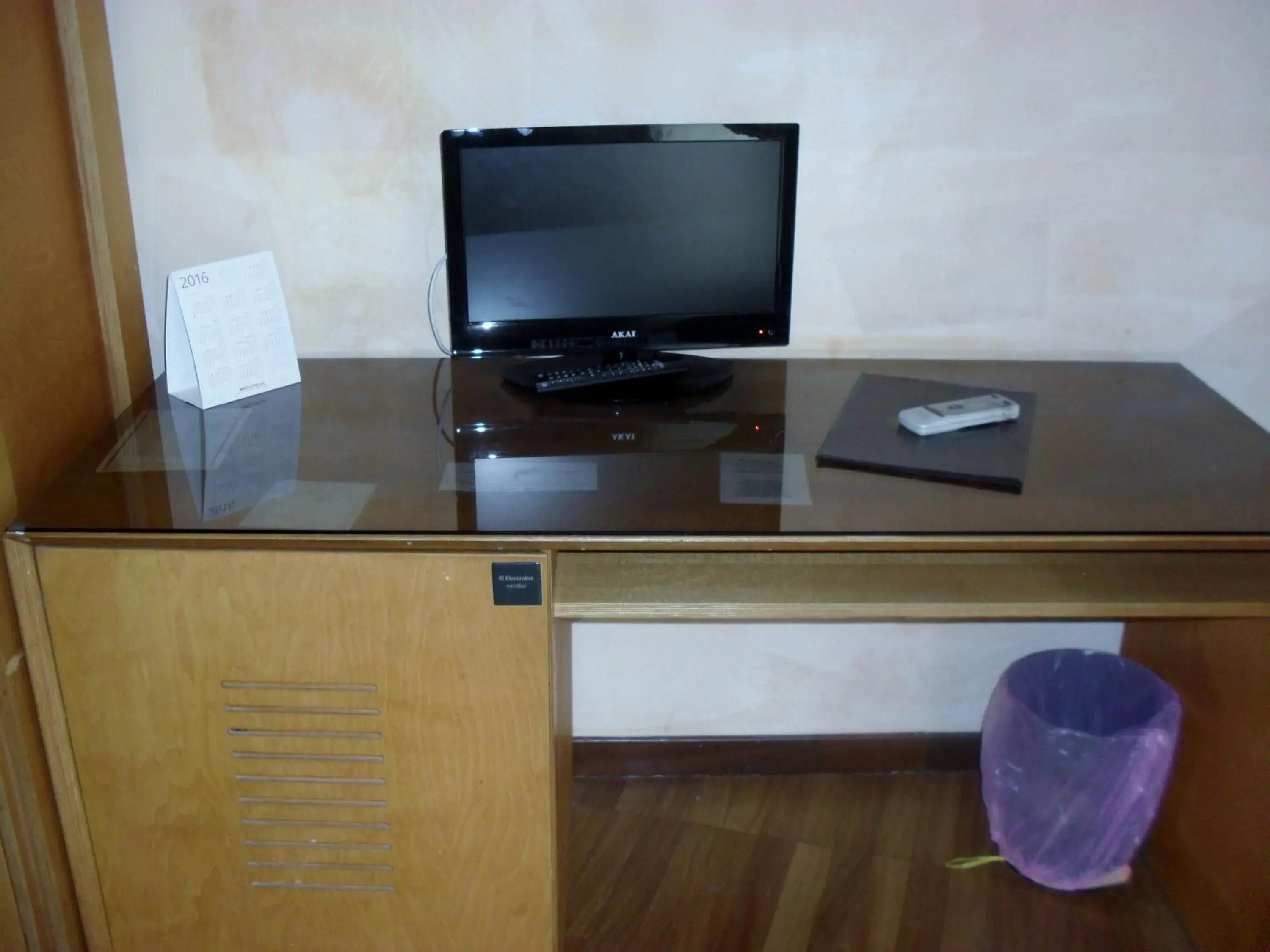 TV and multimedia, TV/Entertainment Center in Hotel Clarean