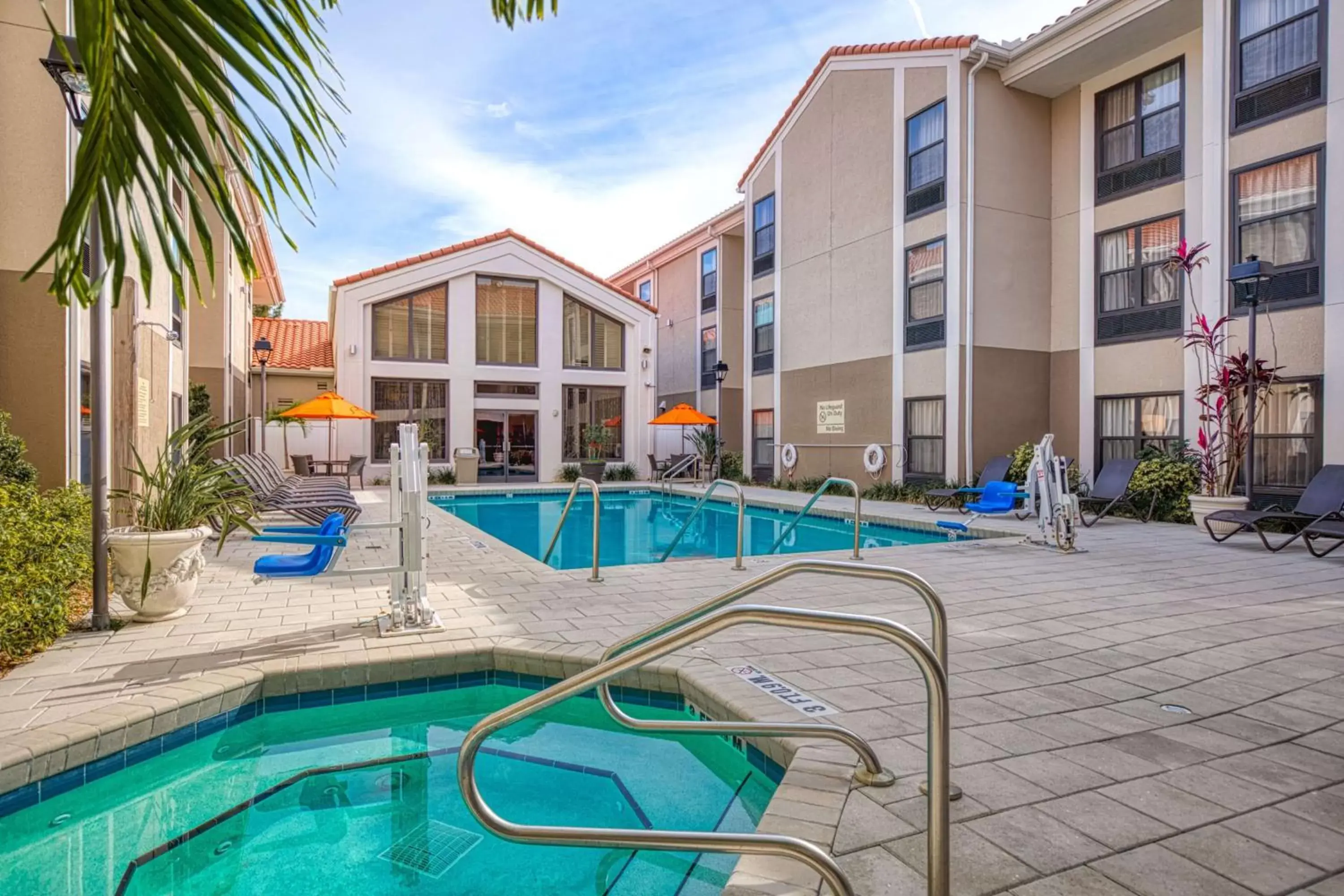 Pool view, Swimming Pool in Hampton Inn & Suites Orlando-East UCF