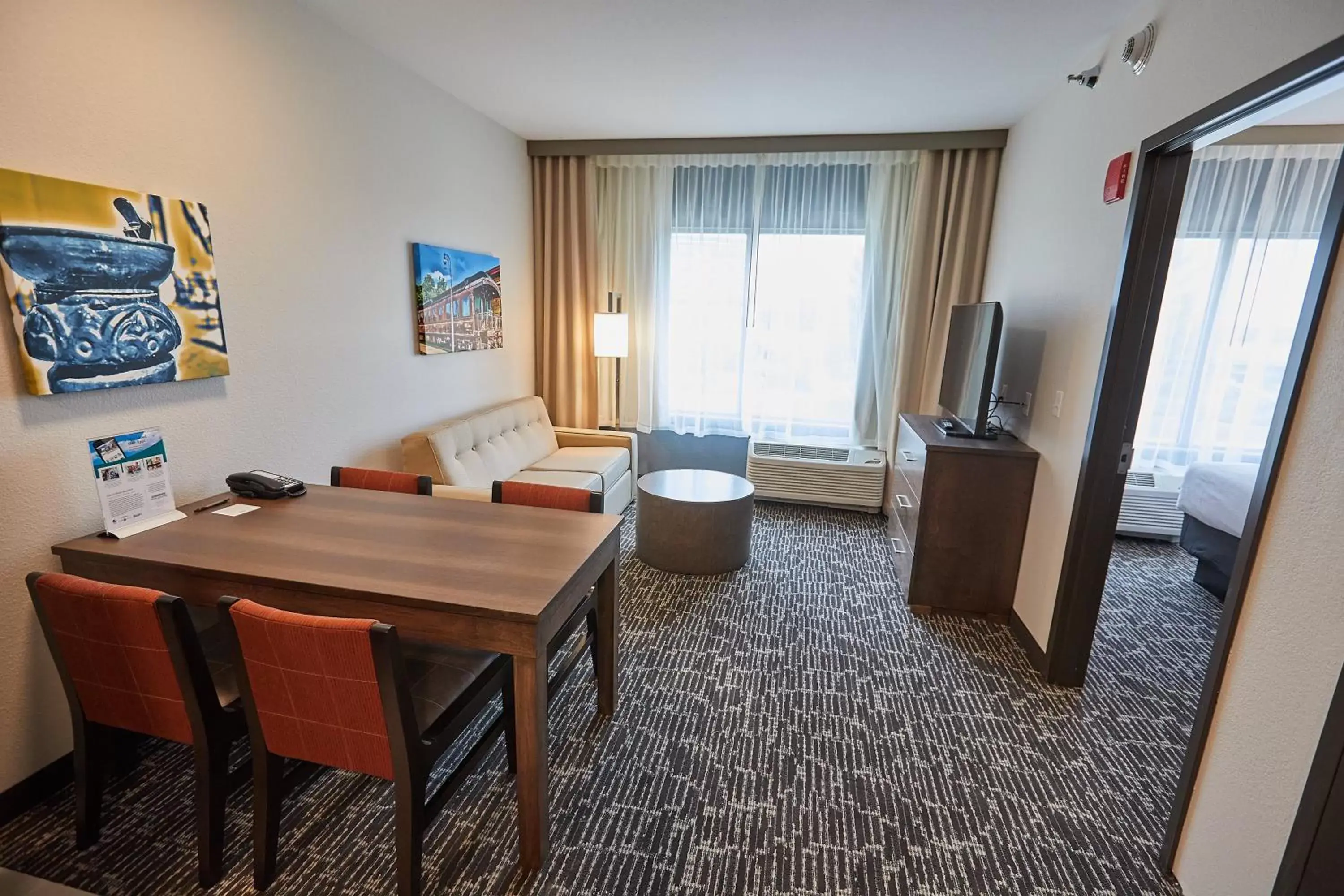 Living room, Seating Area in Gundersen Hotel & Suites