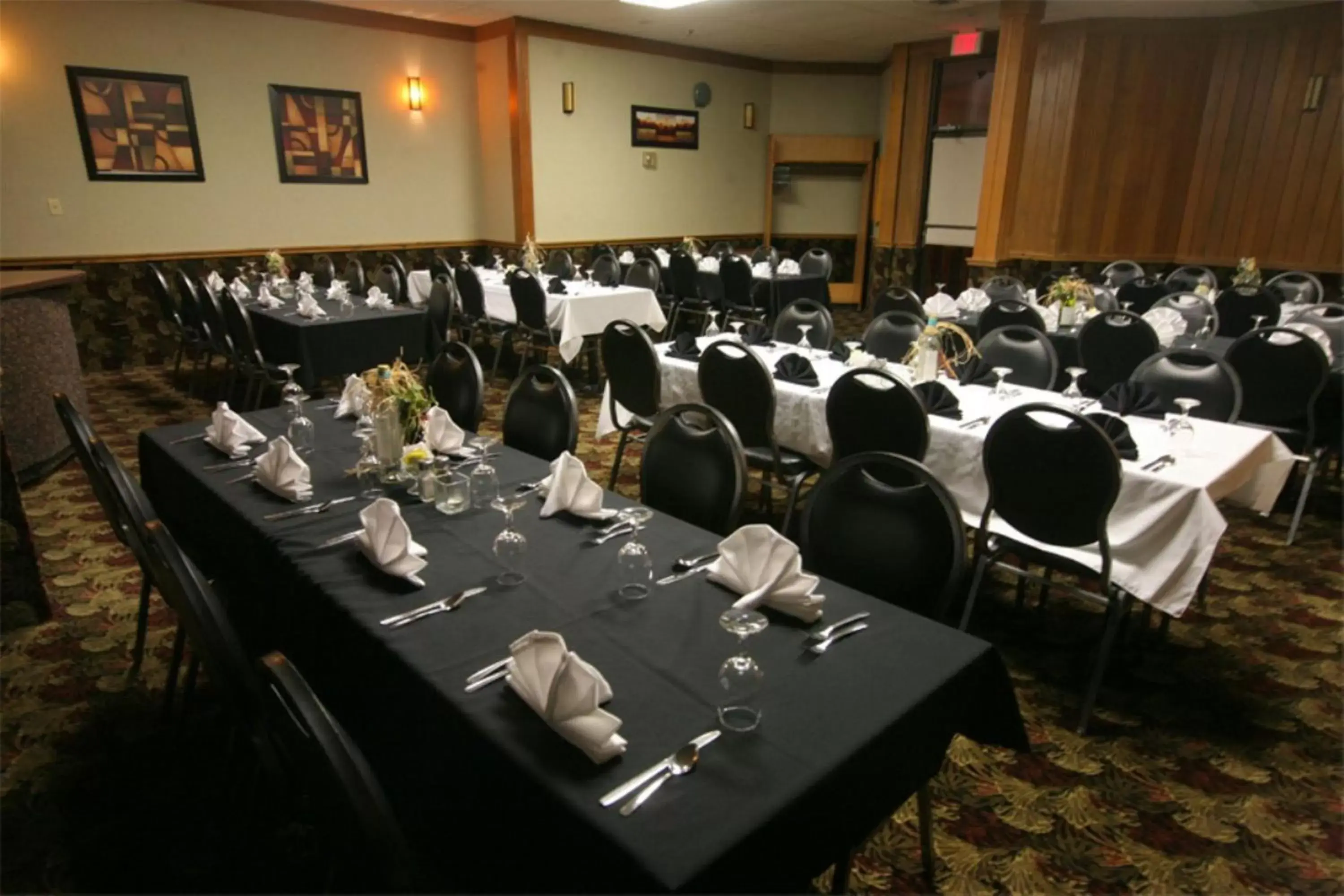 Banquet/Function facilities, Restaurant/Places to Eat in Travelodge by Wyndham Brandon