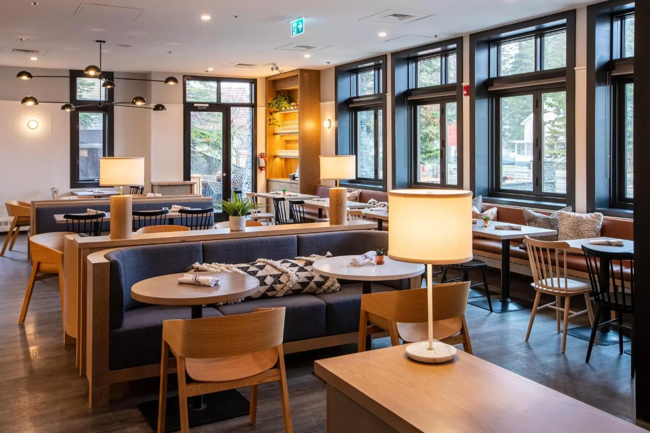 Restaurant/Places to Eat in Elk + Avenue Hotel