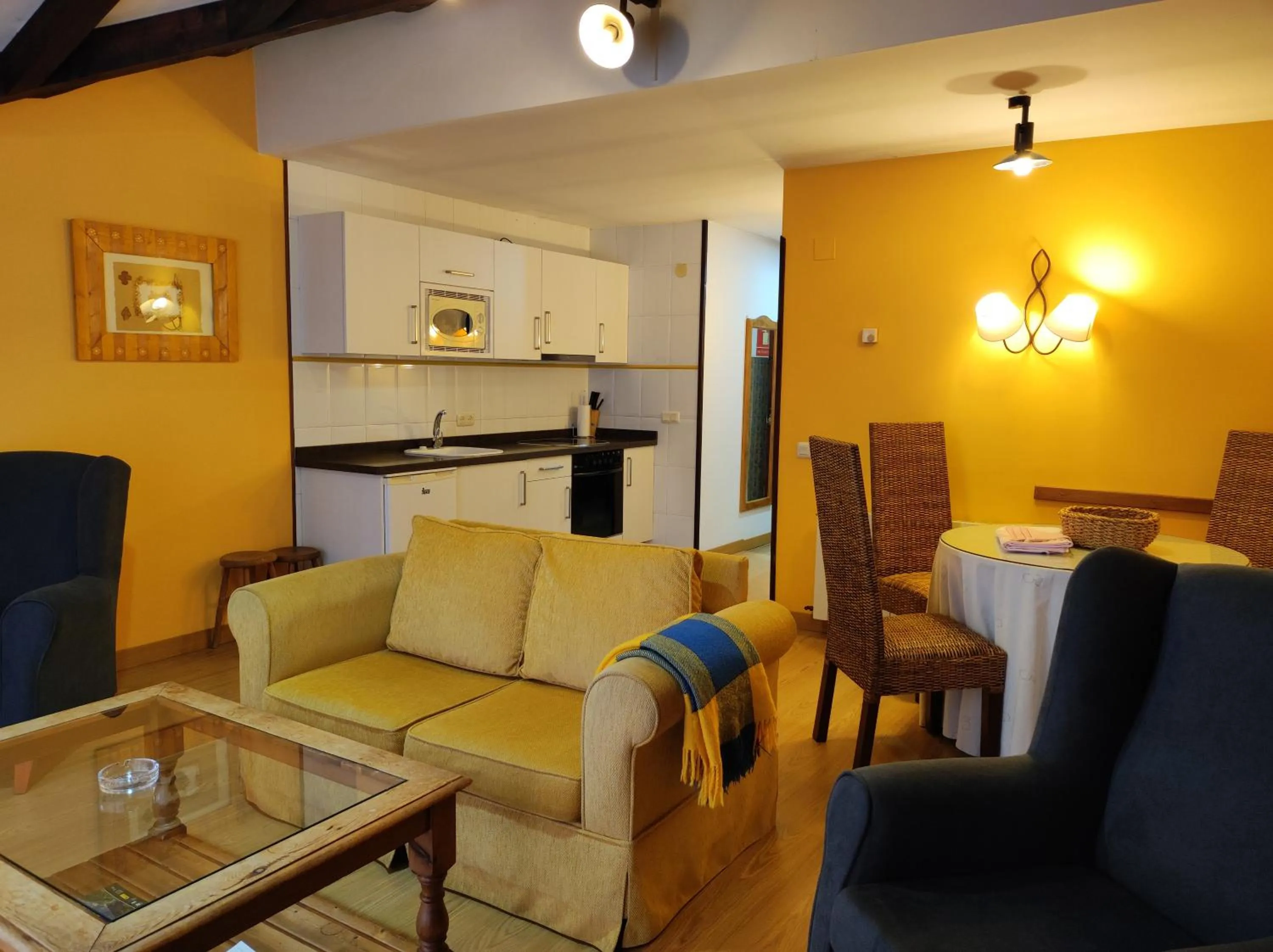 Kitchen or kitchenette in Viviendas Rurales El Covaju