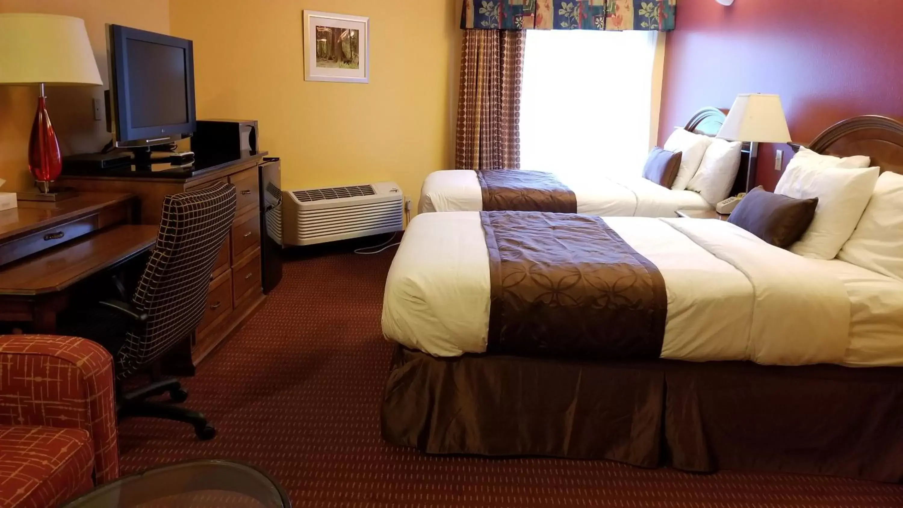 Photo of the whole room, Bed in Dew Drop Inn