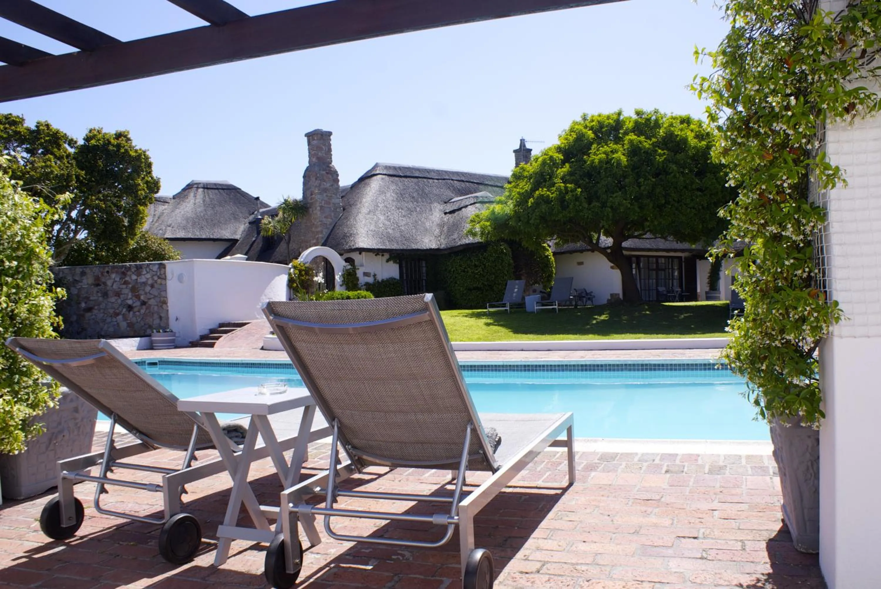 Swimming pool in Whale Rock Luxury Lodge