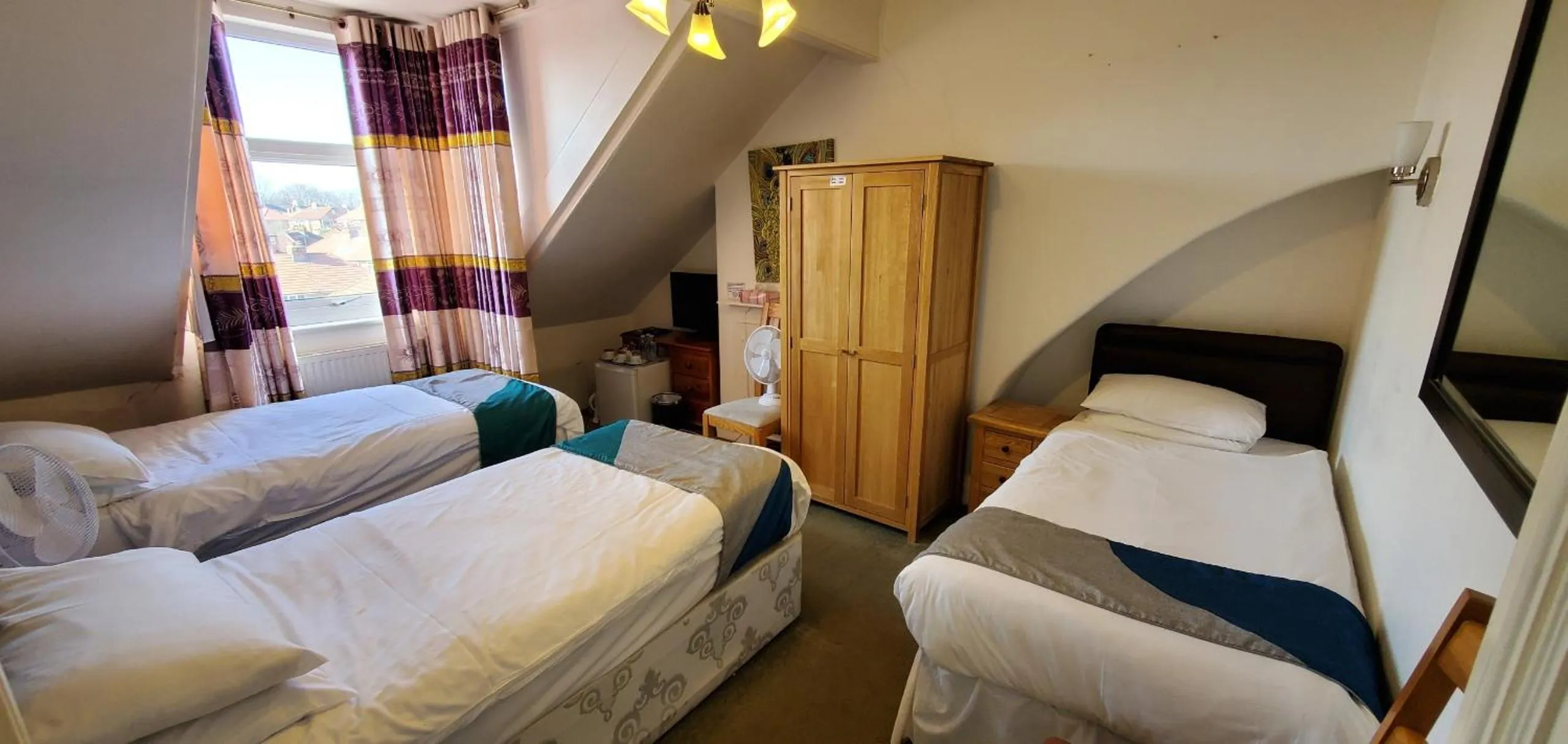 Bedroom, Bed in Diamonds Guest House