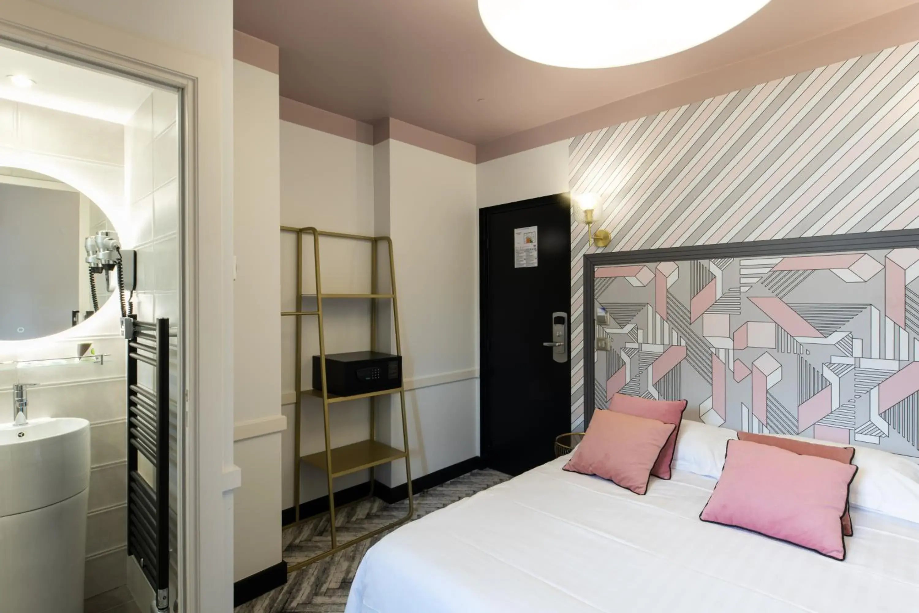 Bedroom, Bed in Hôtel Gérando
