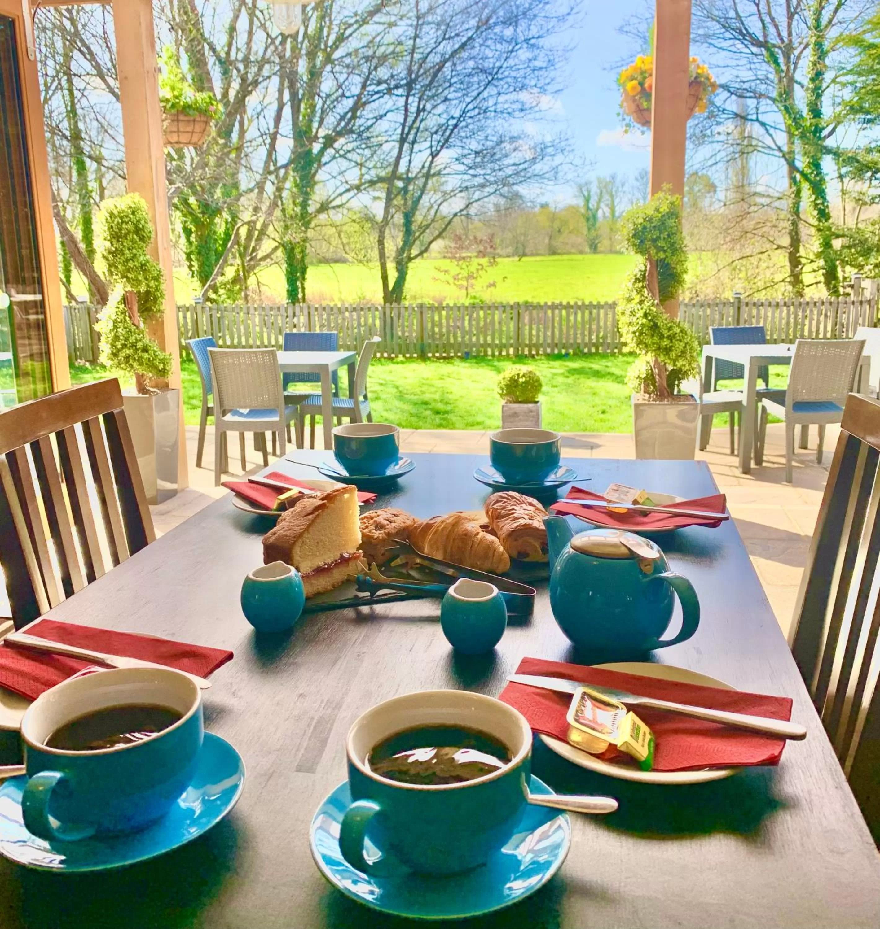 Lounge or bar, Breakfast in Crown & Anchor