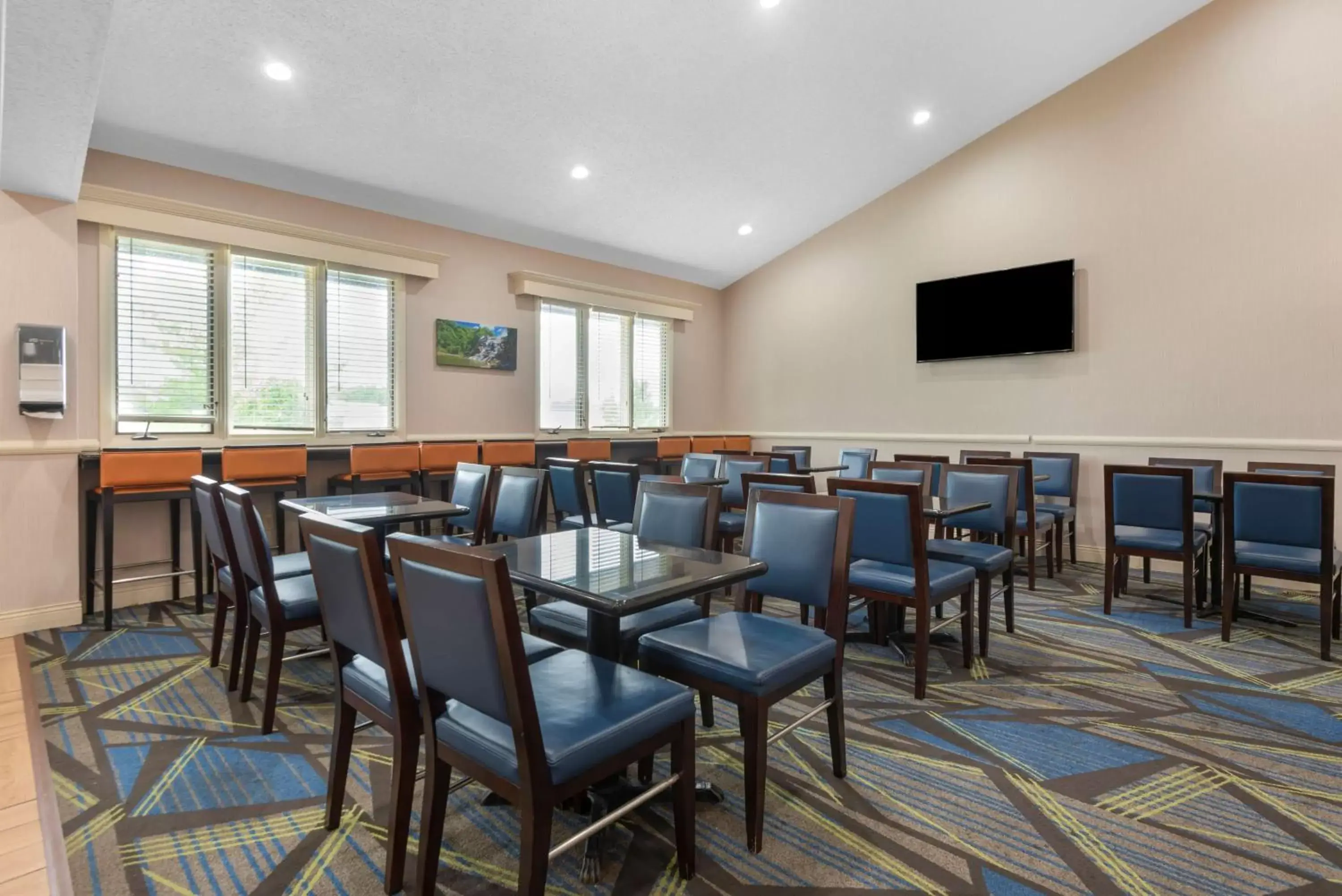 Breakfast in Best Western University Inn Breakfast in Best Western University Inn